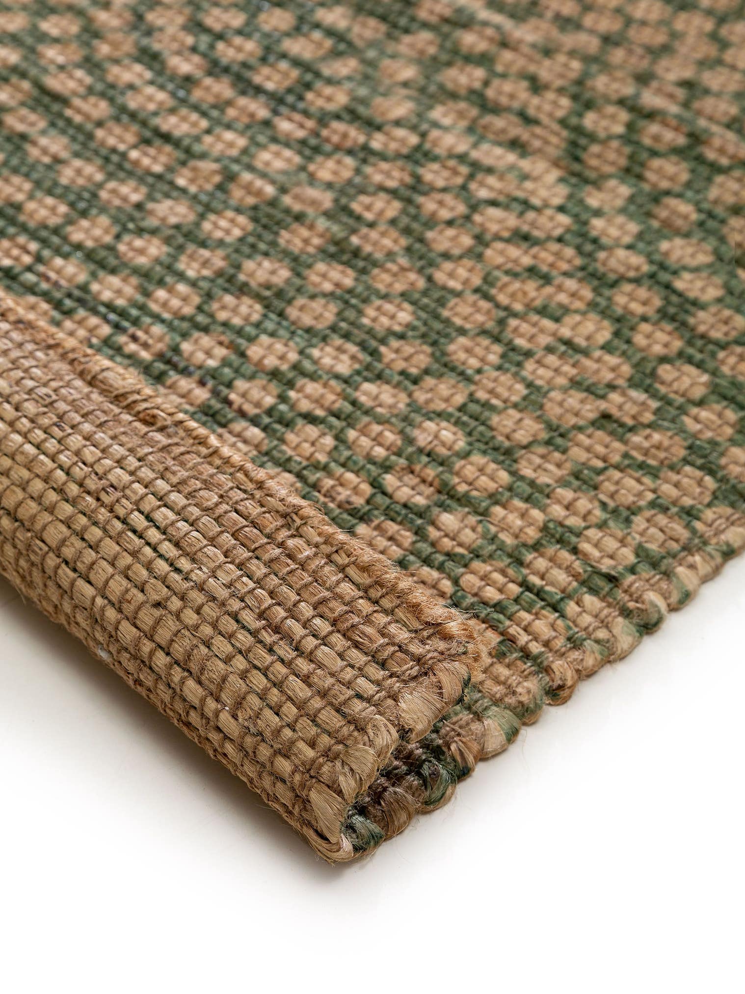 Tæppe af 100% Jute i Grøn med 1- 5 mm høj luv fra benuta Pure