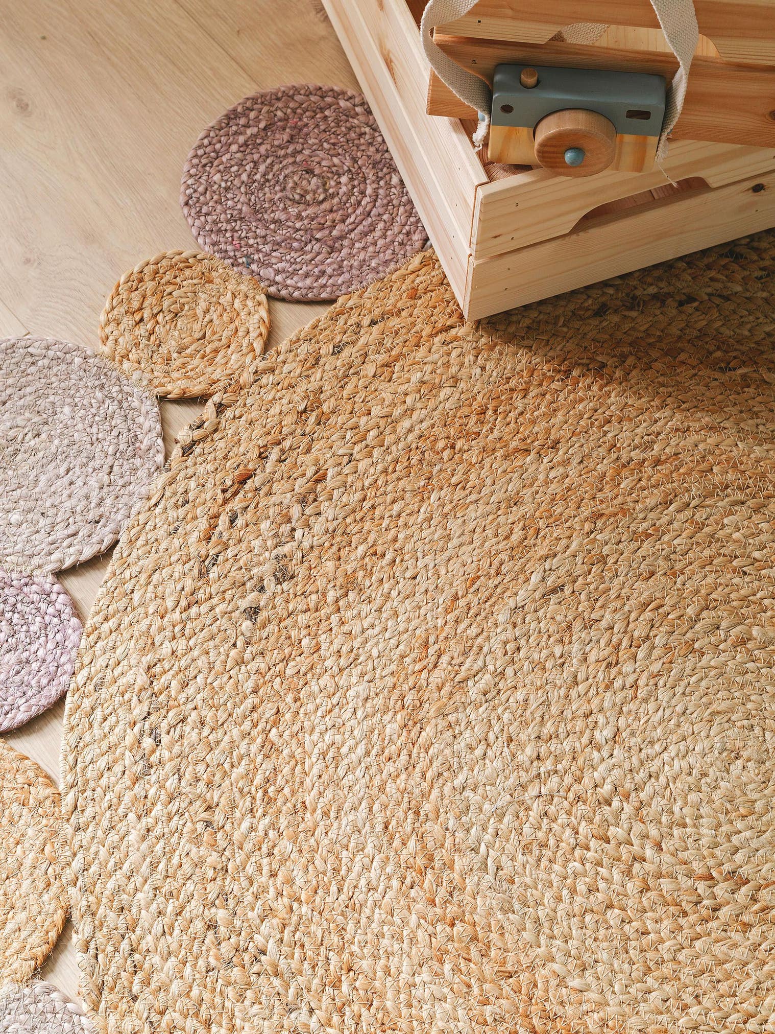 Teppich aus 100% Jute in Lila mit bis 5 mm hohem Flor von Lytte