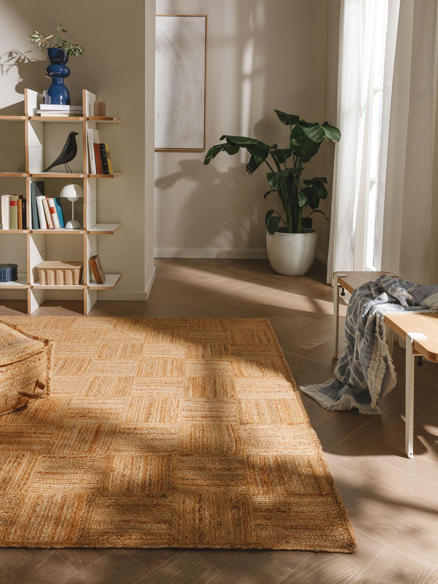 Matta av 100% Jute i Brun med 1- 5 mm hög lugg från benuta Pure