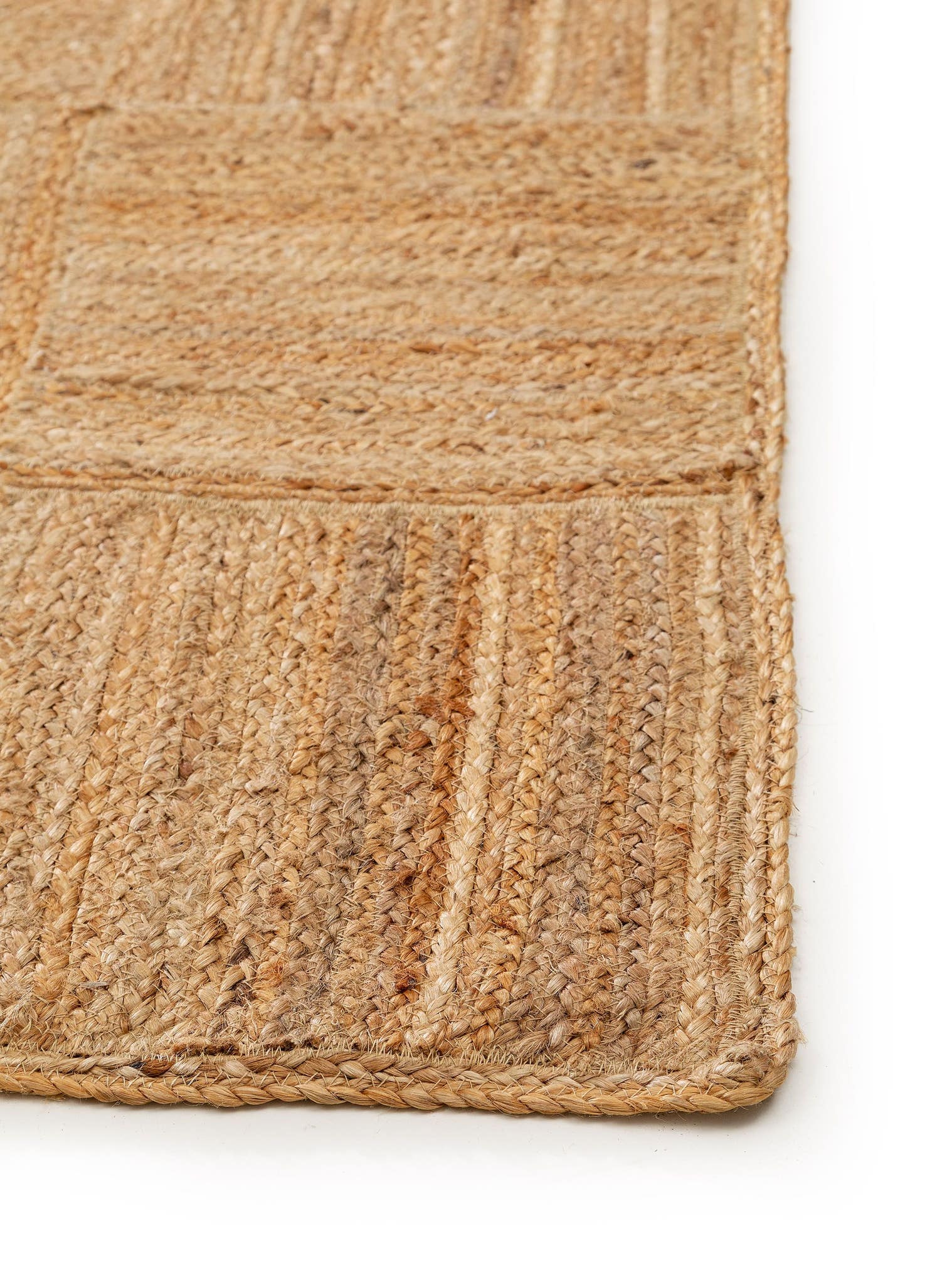 Matta av 100% Jute i Brun med 1- 5 mm hög lugg från benuta Pure