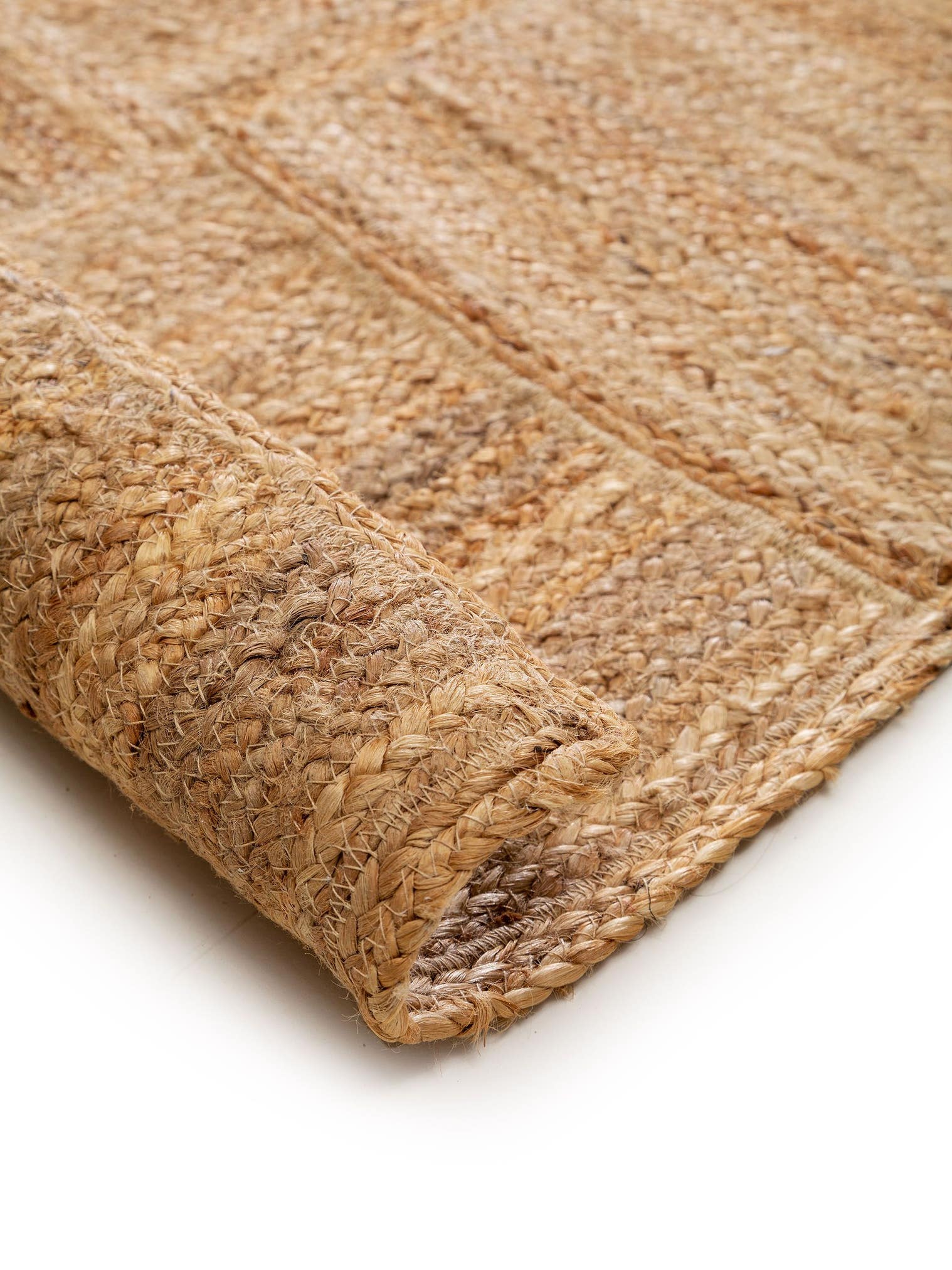 Matta av 100% Jute i Brun med 1- 5 mm hög lugg från benuta Pure