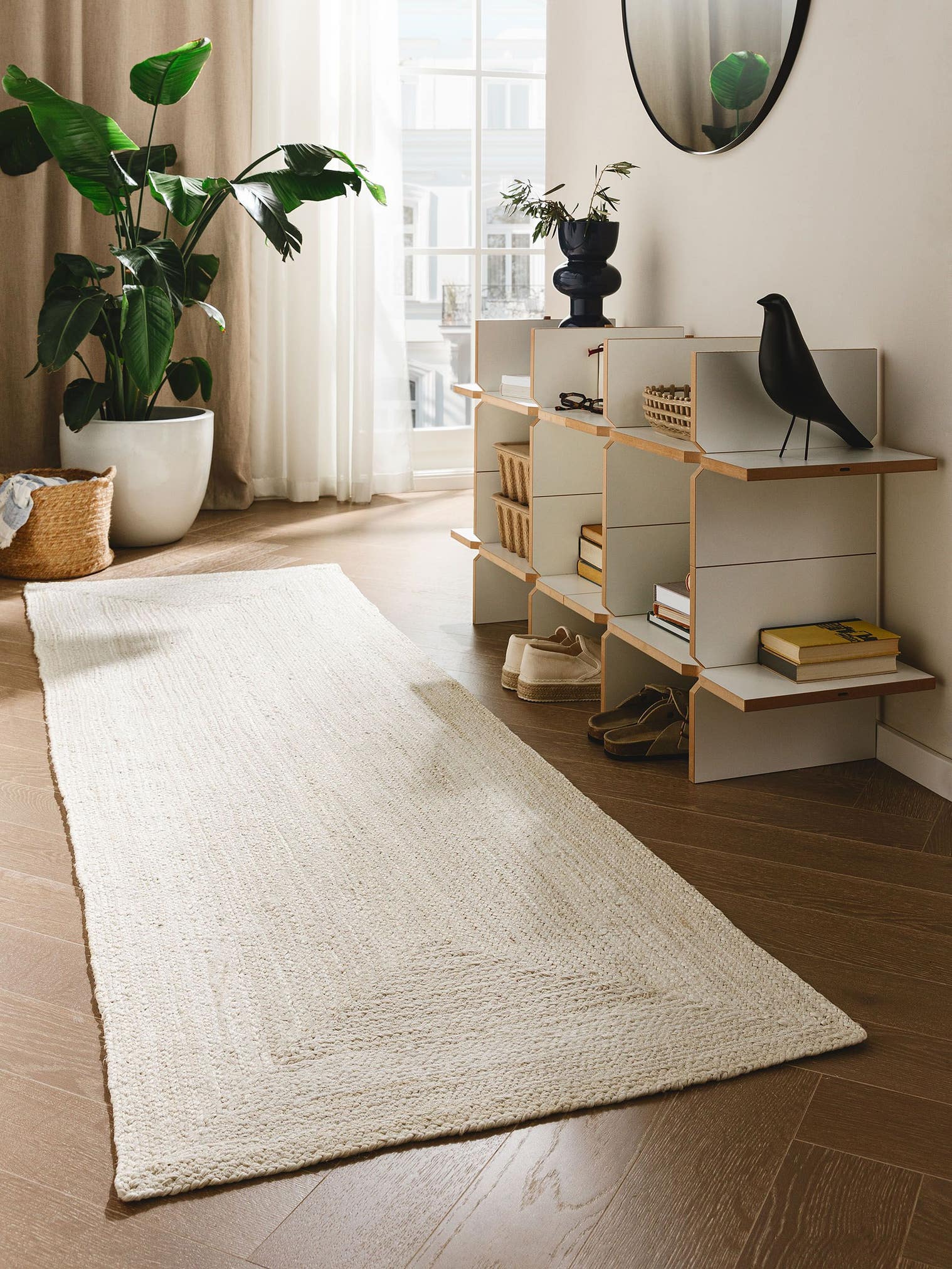 Matta av 100% Jute i Vit med 1- 5 mm hög lugg från benuta Pure