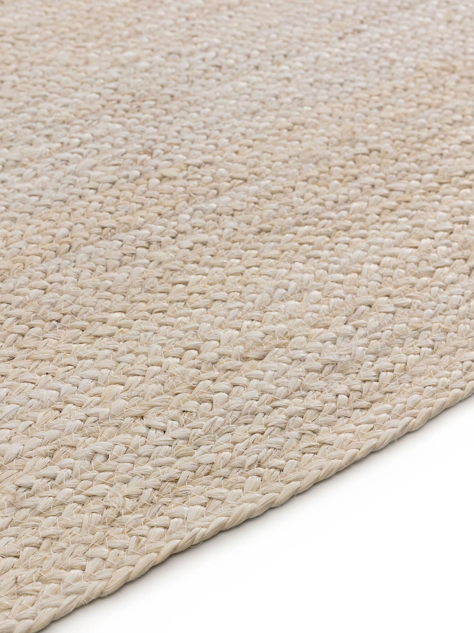 Matta av 100% Jute i Vit med 1- 5 mm hög lugg från benuta Pure