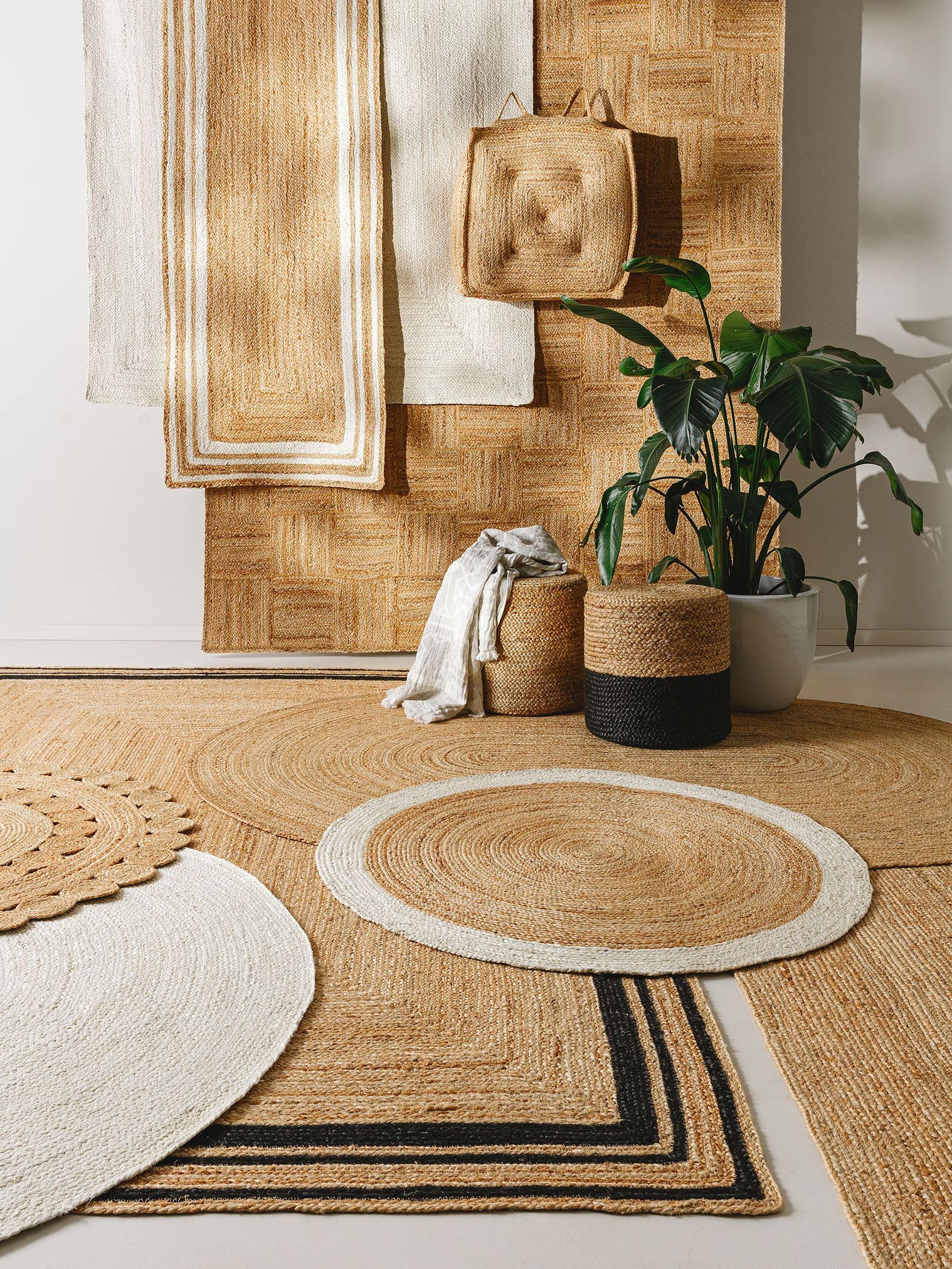 Matta av 100% Jute i Vit med 1- 5 mm hög lugg från benuta Pure