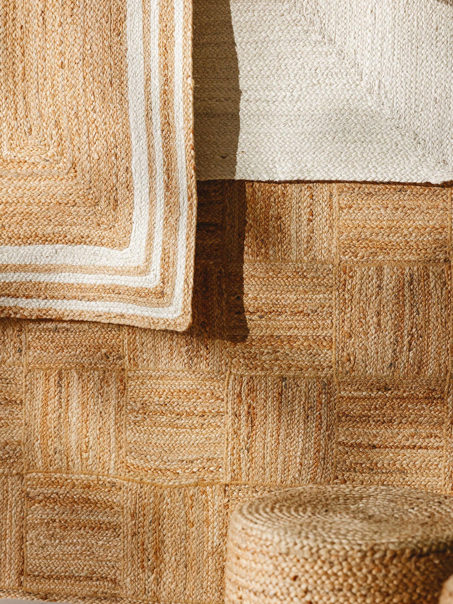 Matta av 100% Jute i Vit med 1- 5 mm hög lugg från benuta Pure