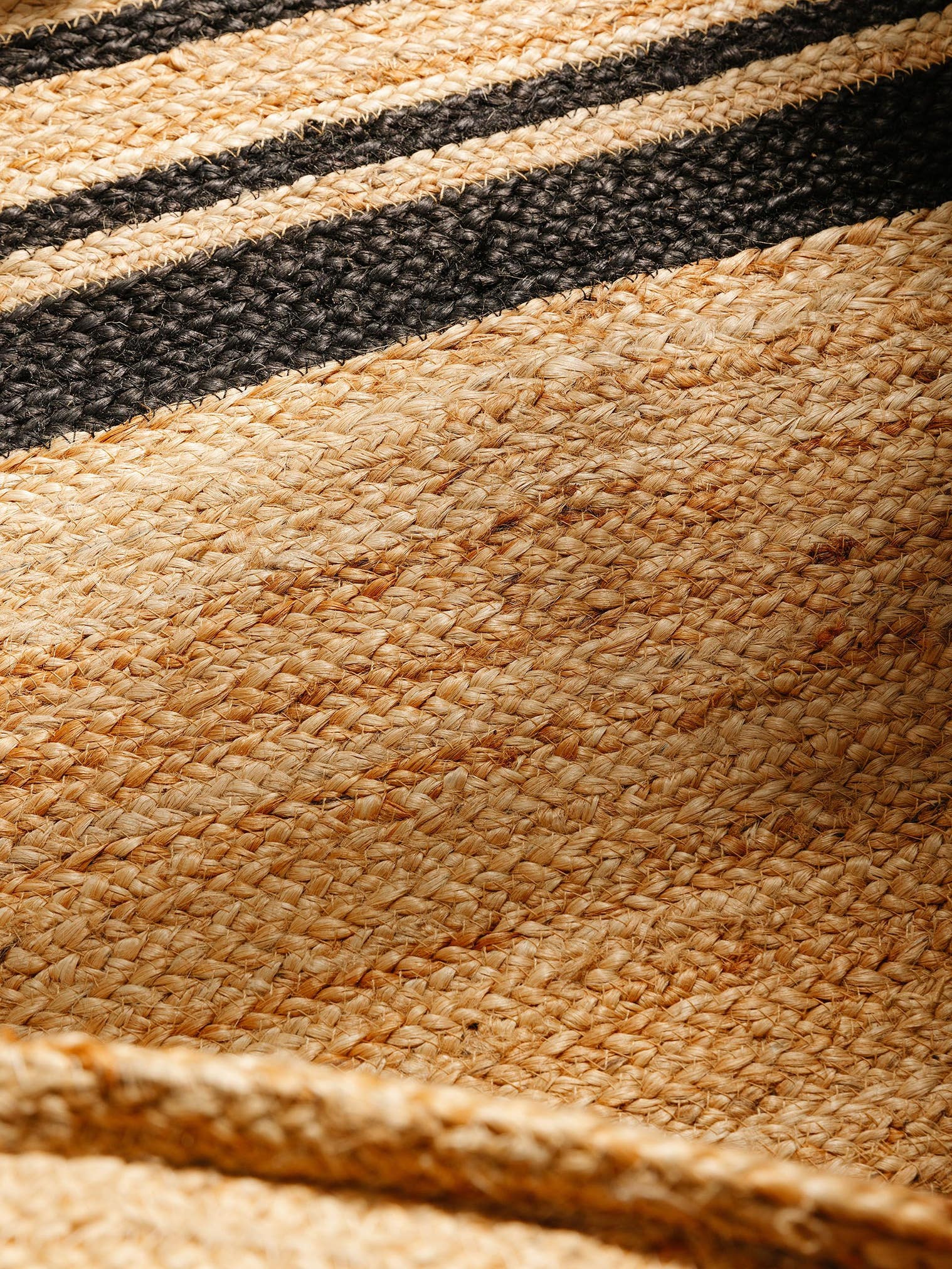 Rug made of 100% Jute in Black with a 1- 5 mm high pile by benuta Pure