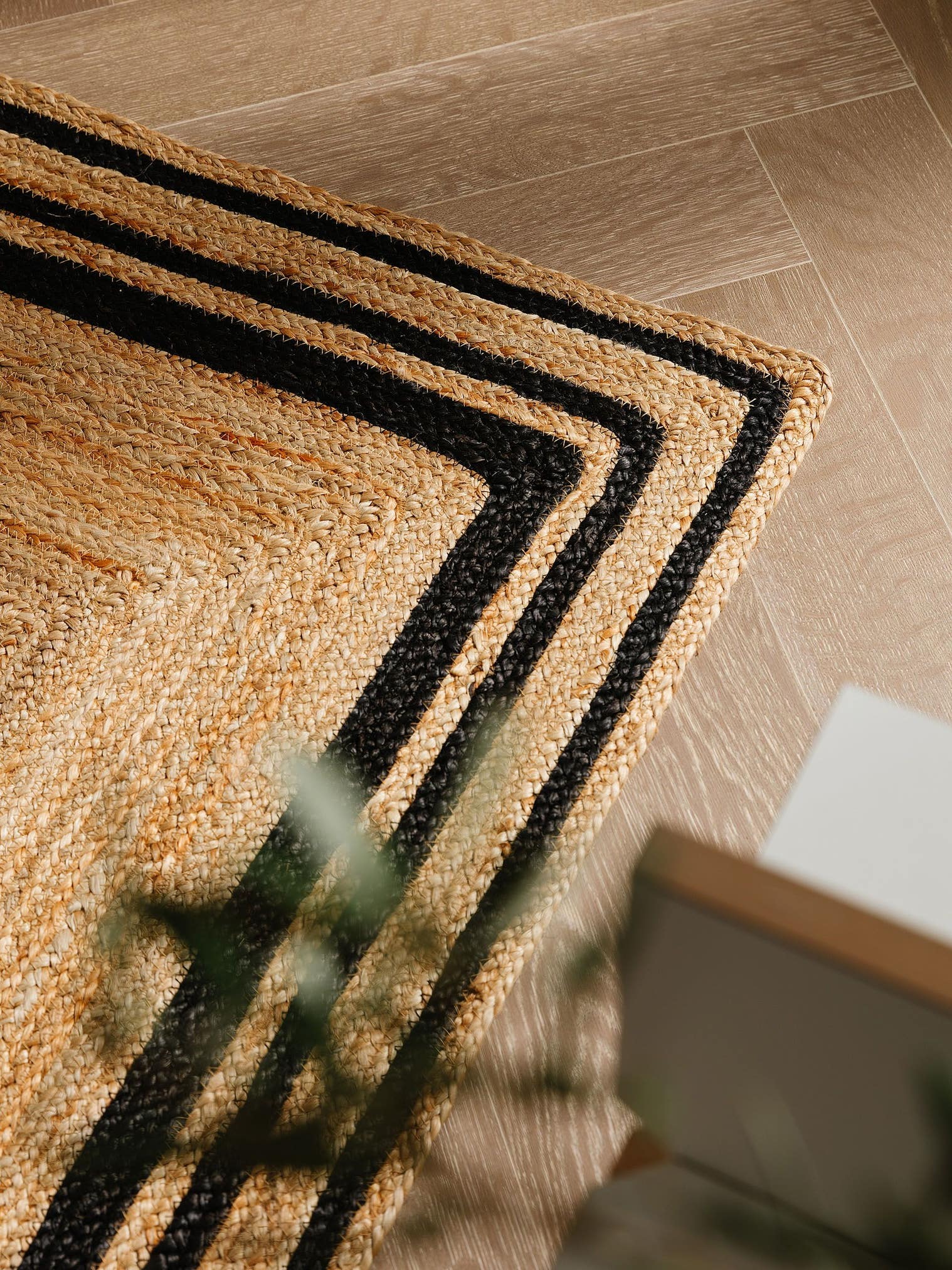Tapis en 100% Jute en Noir avec une pile de 1- 5 mm de hauteur de benuta Pure