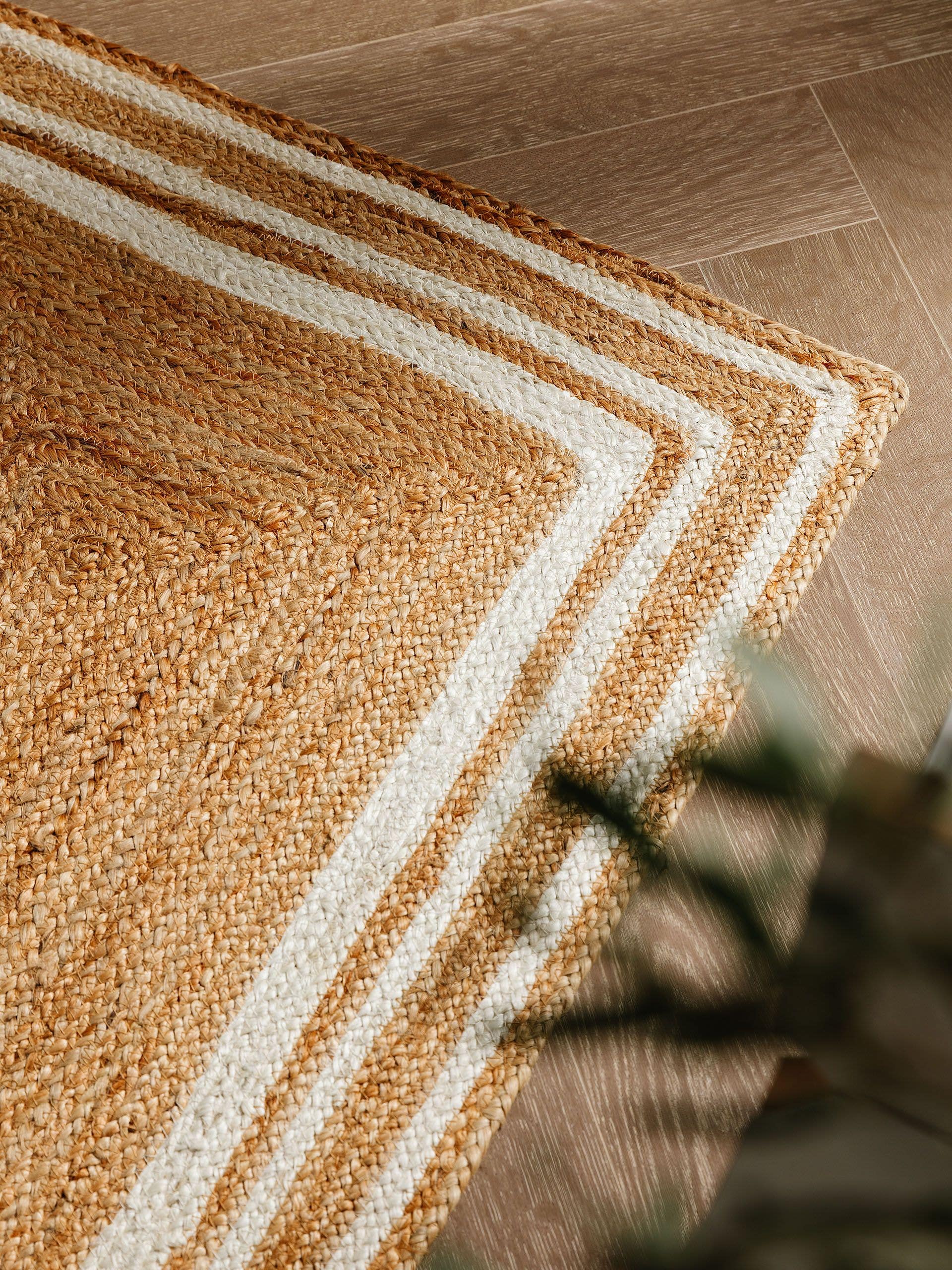 Rug made of 100% Jute in White with a 1- 5 mm high pile by benuta Pure