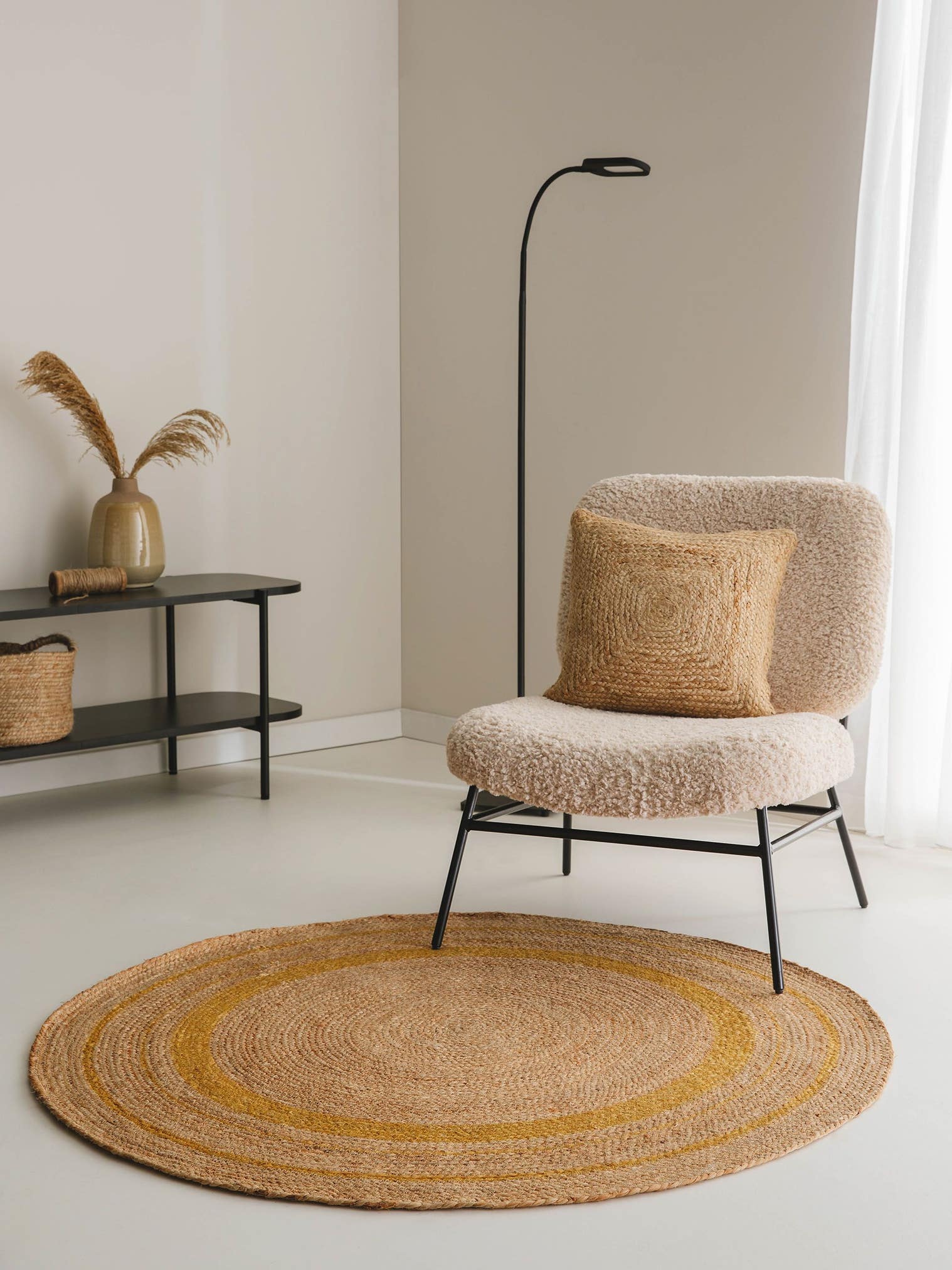 Teppich aus 100% Jute in Gelb mit bis 5 mm hohem Flor von benuta Pure