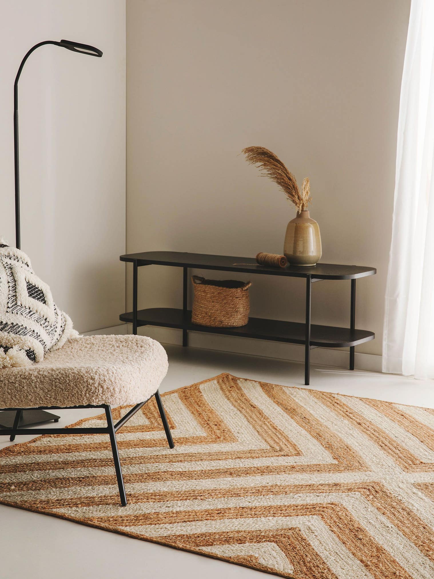 Rug made of 100% Jute in White with a 1- 5 mm high pile by benuta Pop