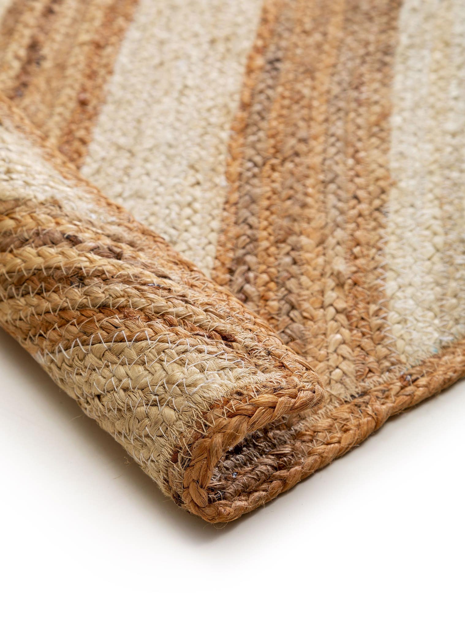 Rug made of 100% Jute in White with a 1- 5 mm high pile by benuta Pop