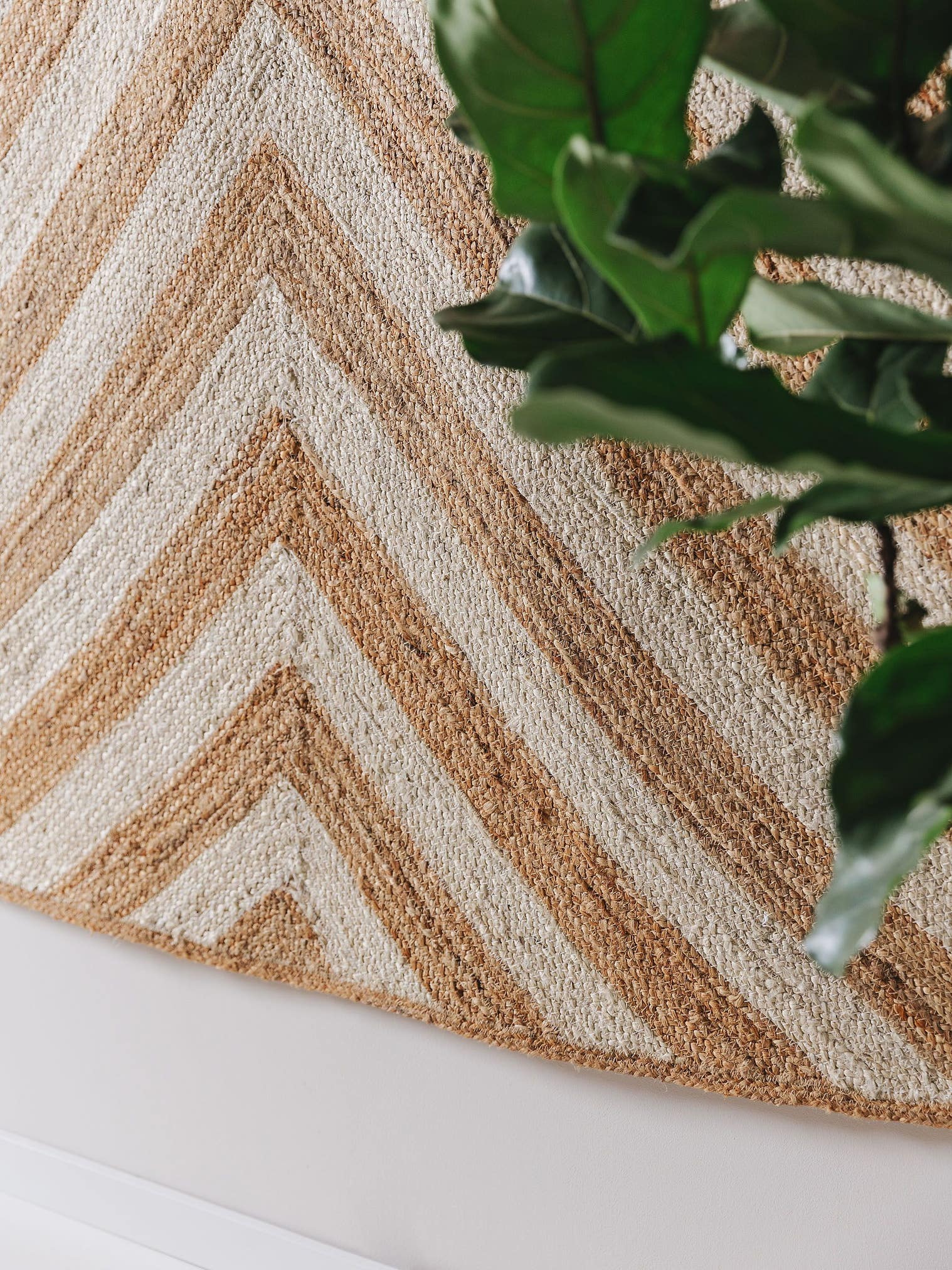 Rug made of 100% Jute in White with a 1- 5 mm high pile by benuta Pop