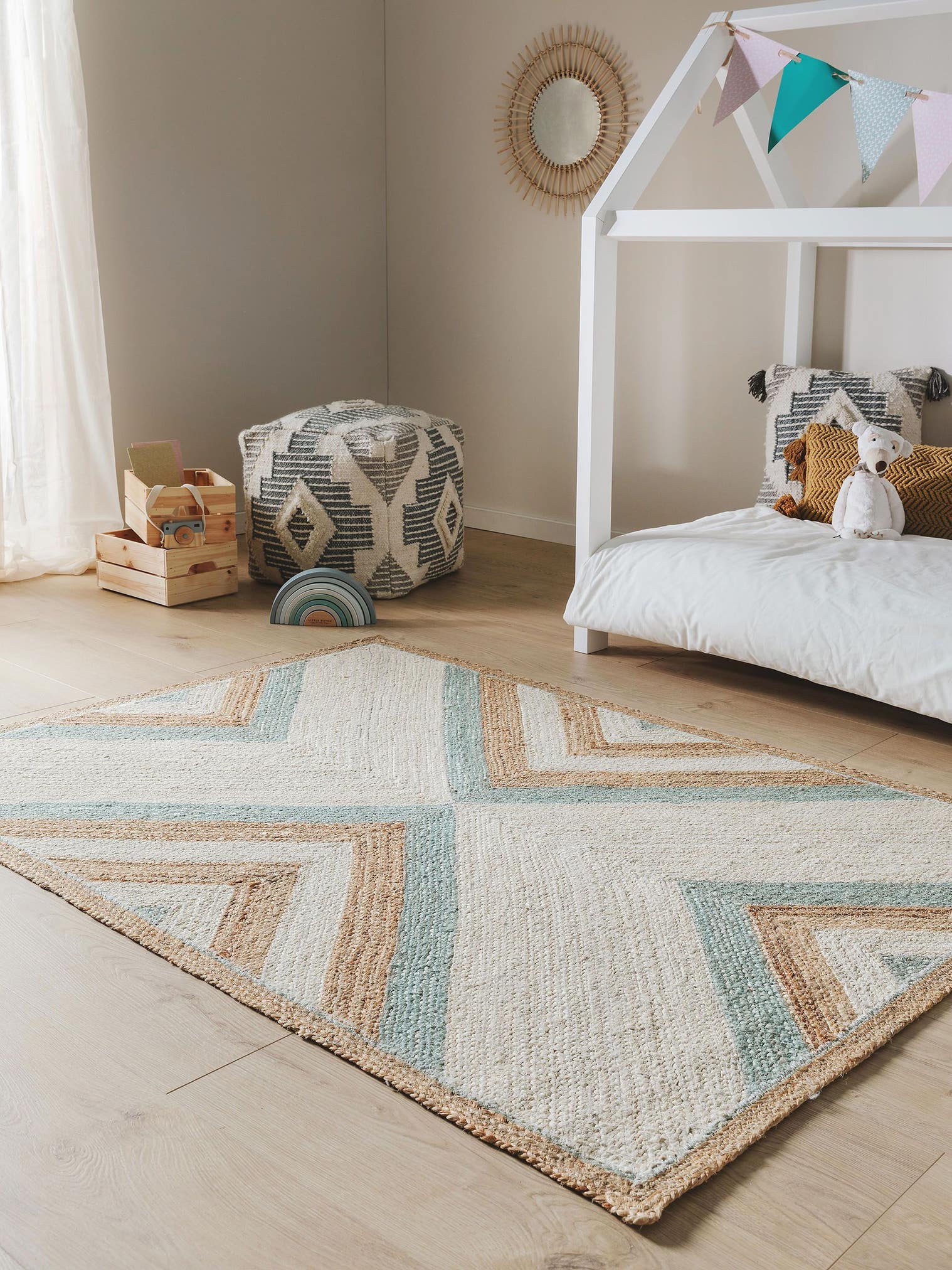 Tapijt van 100% Jute in Beige met een 1- 5 mm hoge pool van Lytte