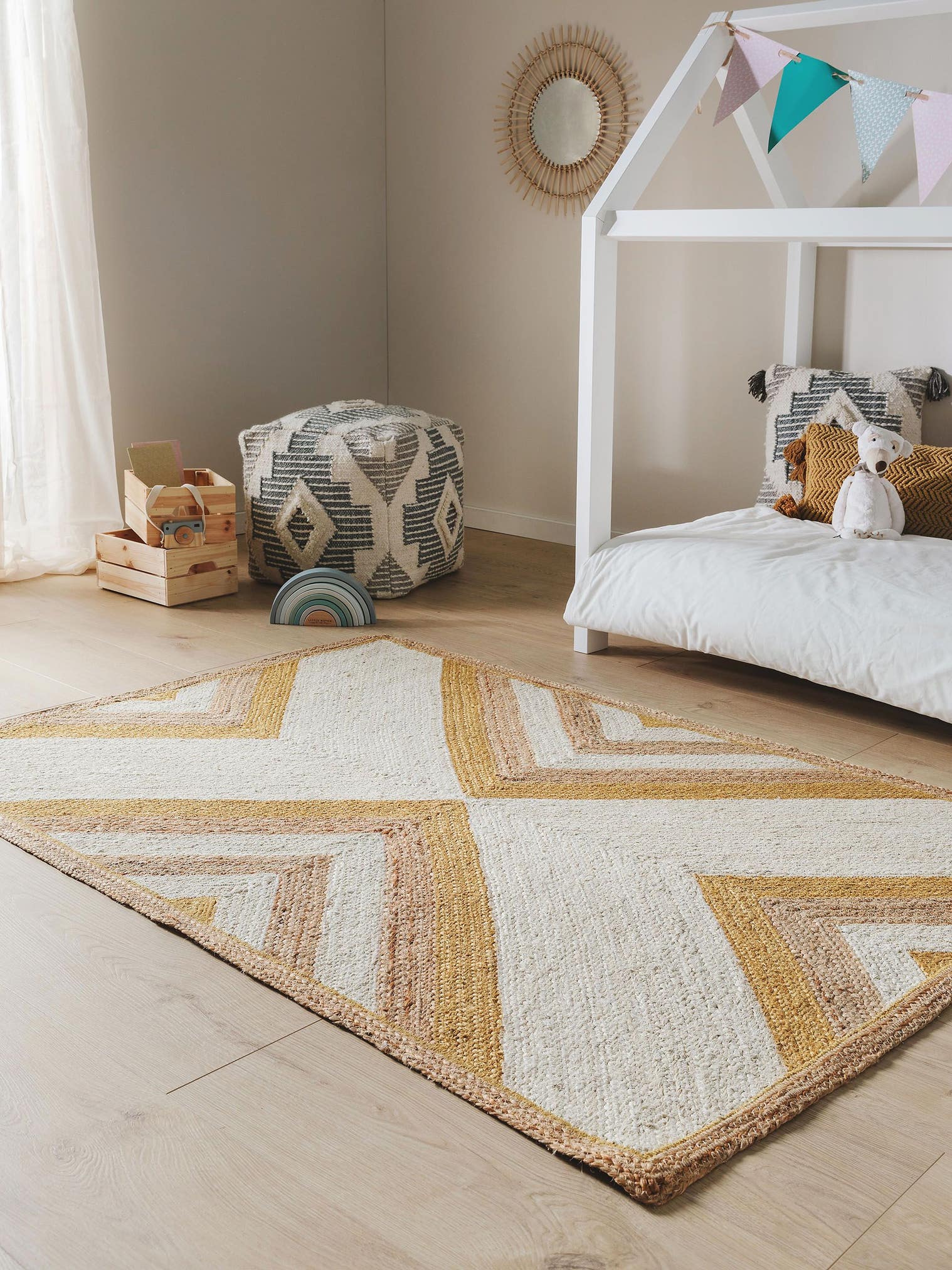 Matta av 100% Jute i Beige med 1- 5 mm hög lugg från Lytte