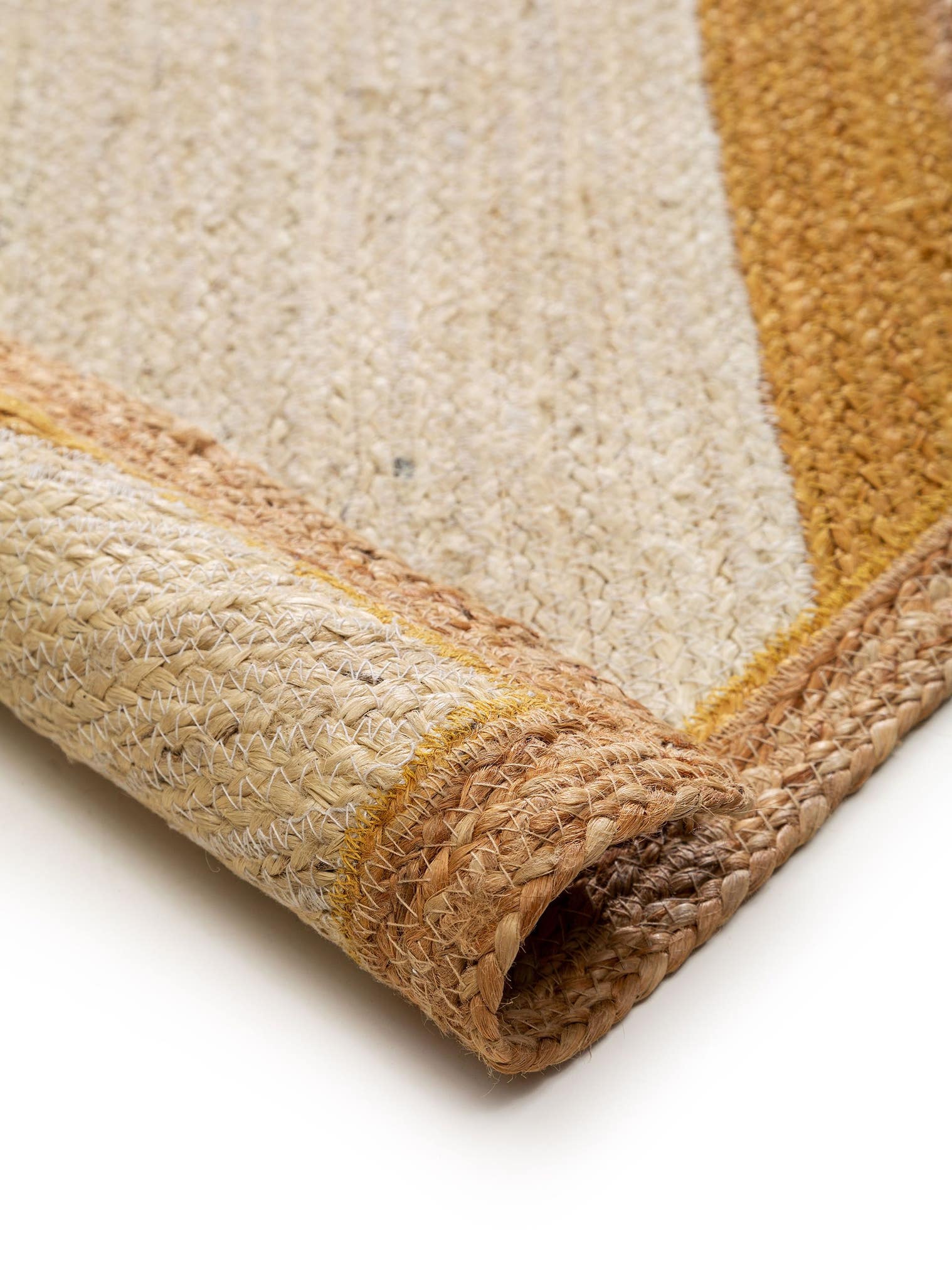 Matta av 100% Jute i Beige med 1- 5 mm hög lugg från Lytte