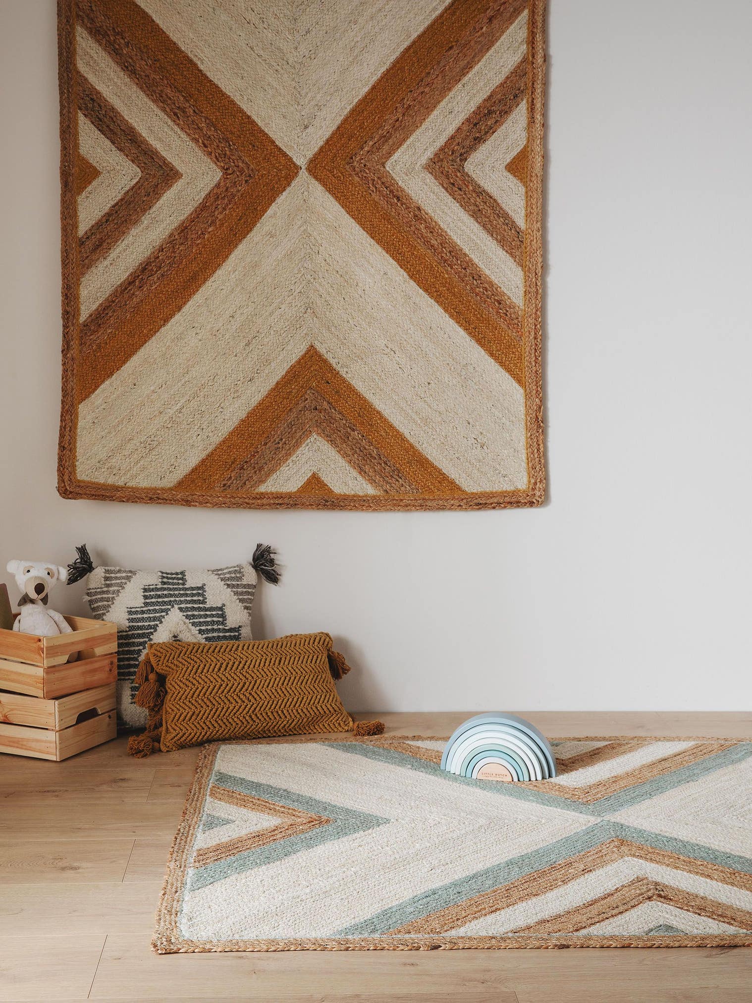 Matta av 100% Jute i Beige med 1- 5 mm hög lugg från Lytte