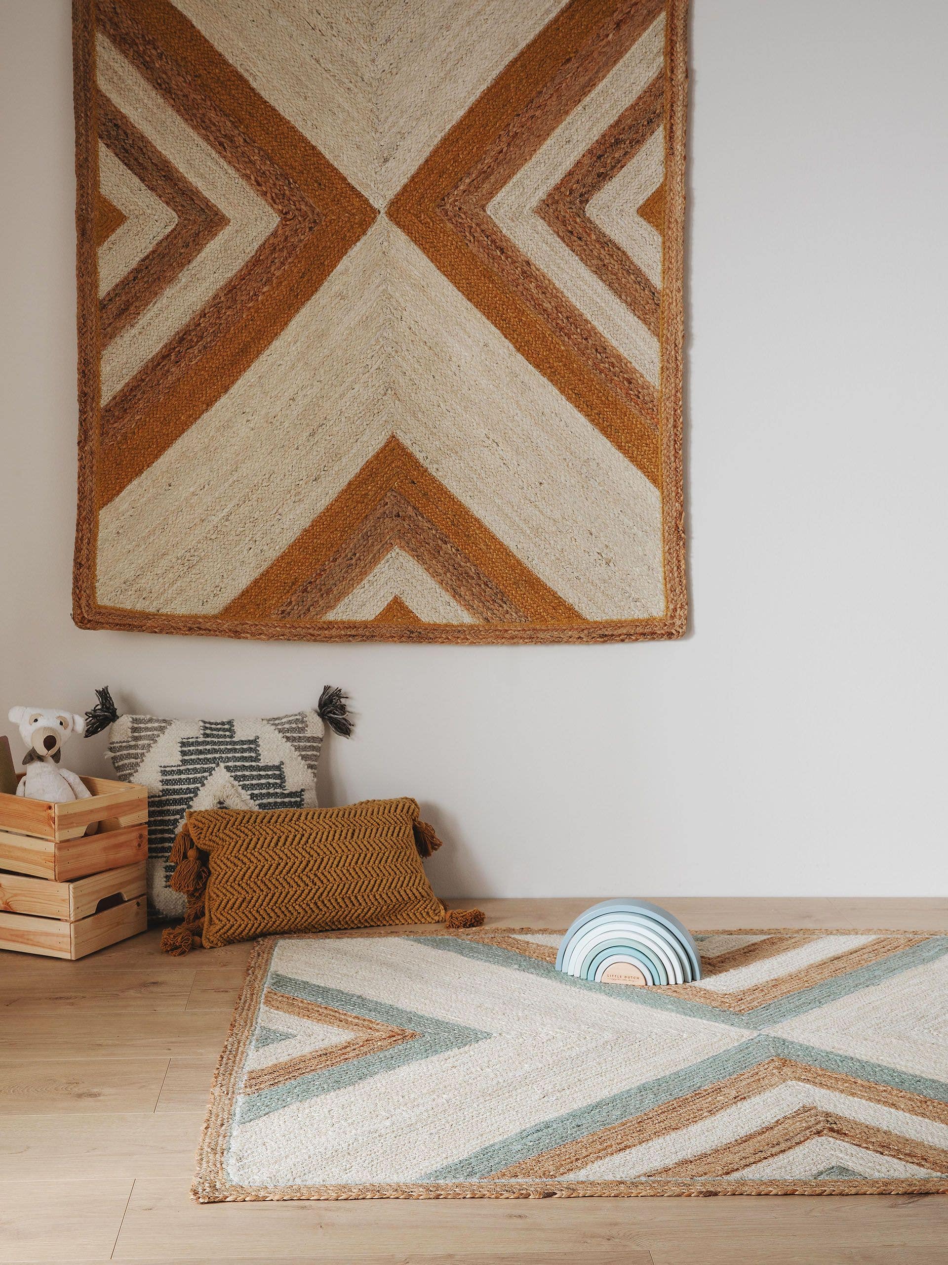 Matta av 100% Jute i Beige med 1- 5 mm hög lugg från Lytte