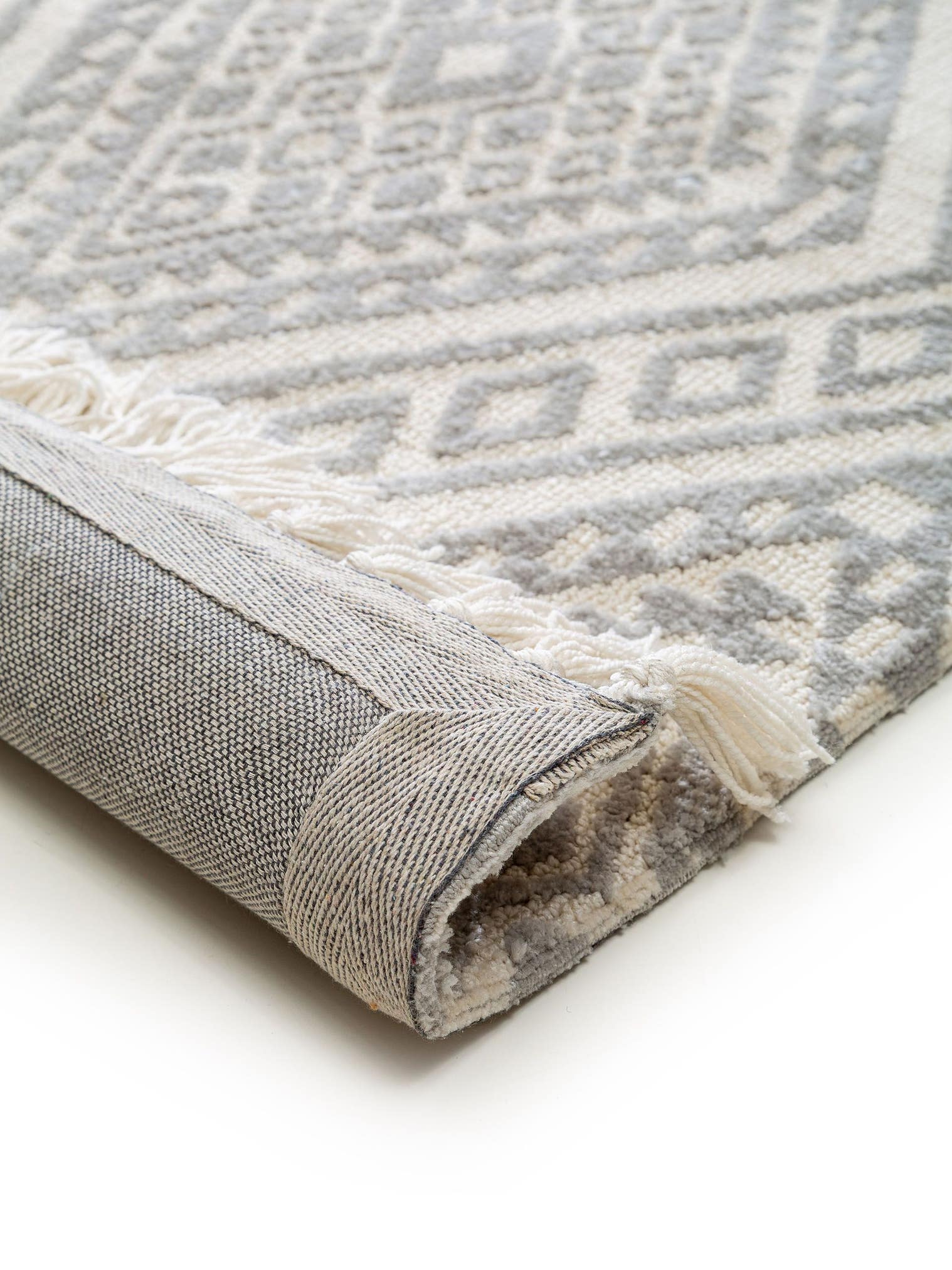 Teppich aus 100% Polyester (Mikrofaser) in Grau mit 6 bis 10 mm hohem Flor von benuta Nest