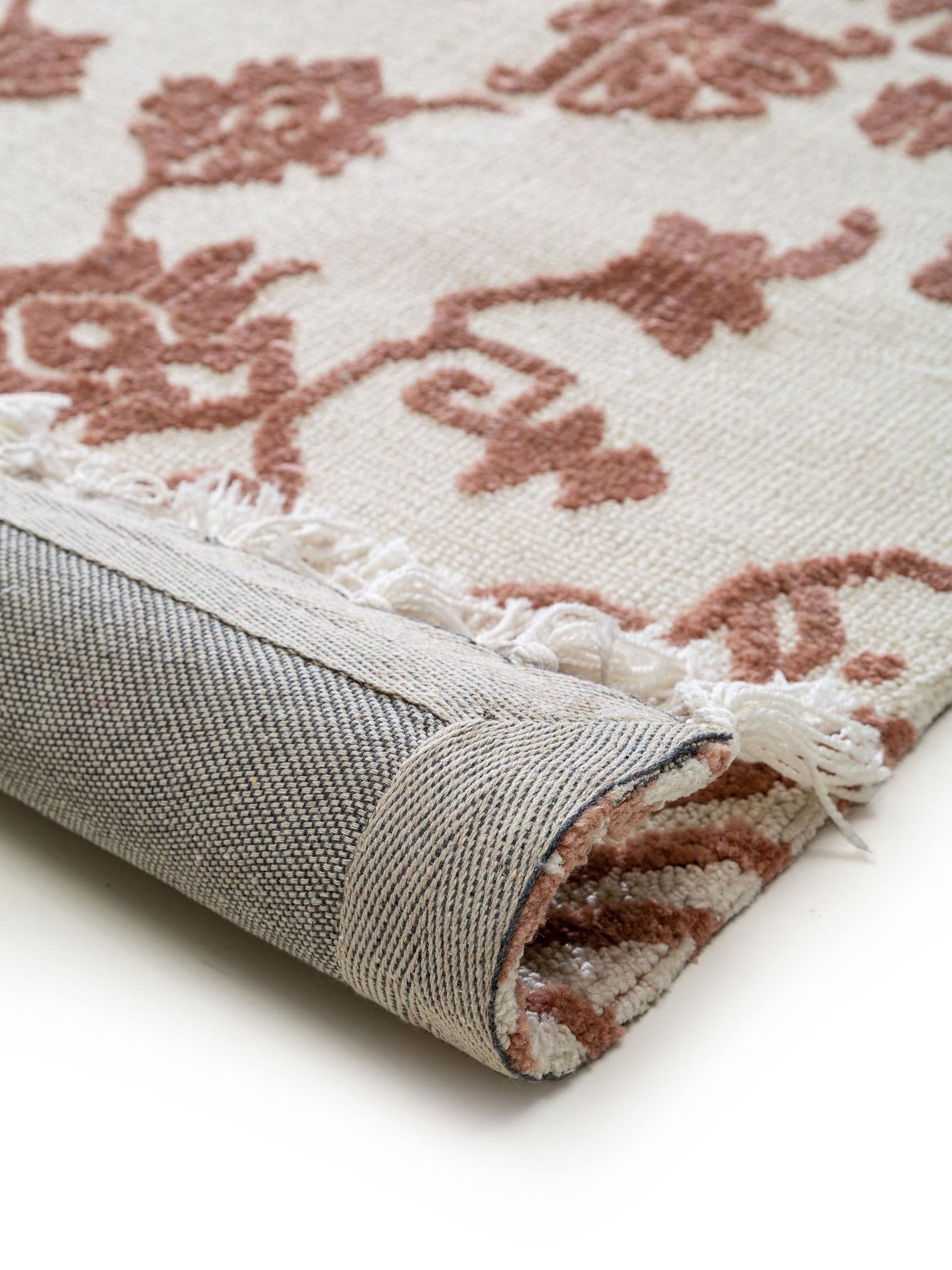 Teppich aus 100% Polyester (Mikrofaser) in Rot mit 6 bis 10 mm hohem Flor von benuta Nest