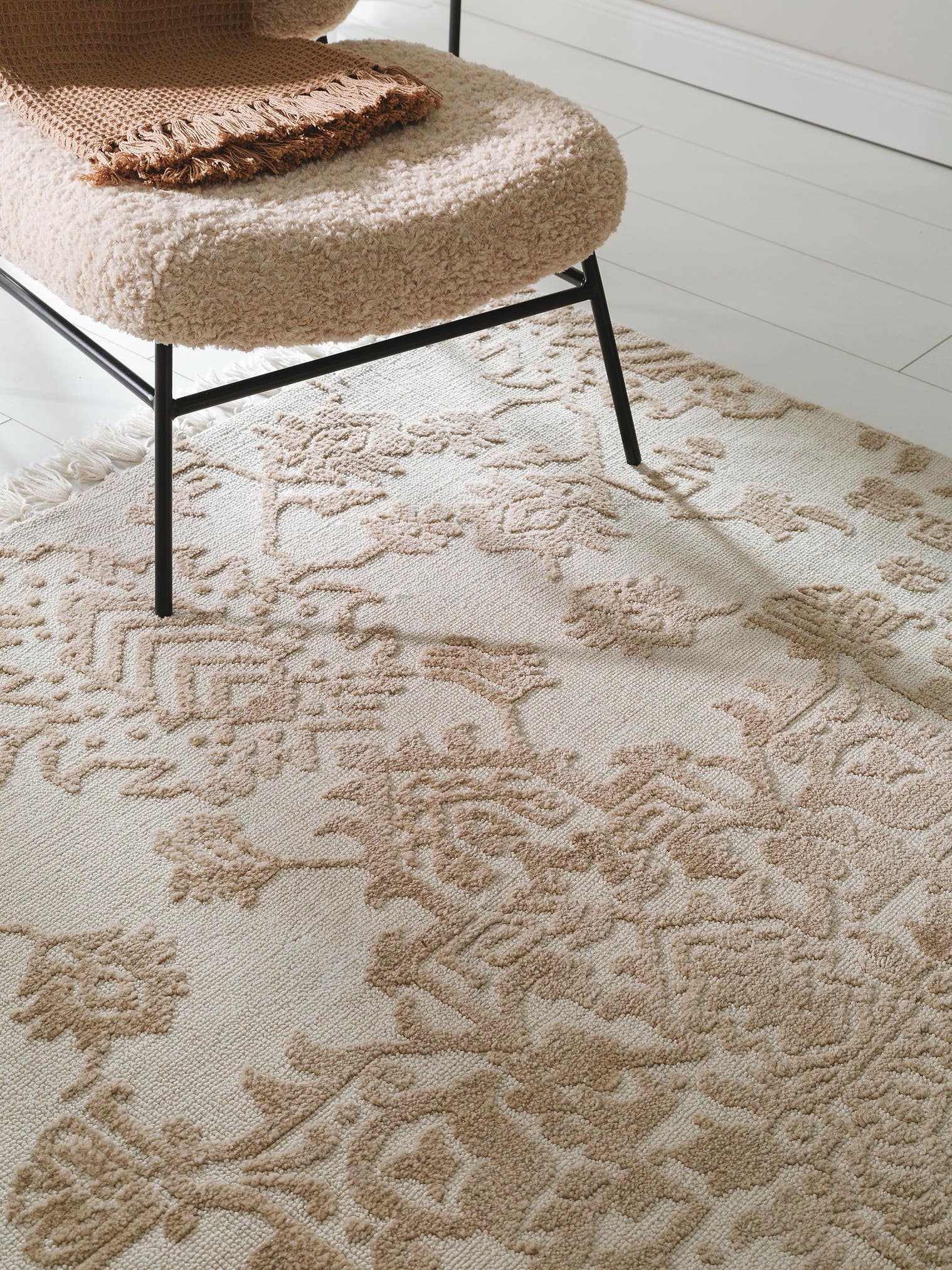 Teppich aus 100% Polyester (Mikrofaser) in Beige mit 6 bis 10 mm hohem Flor von benuta Nest