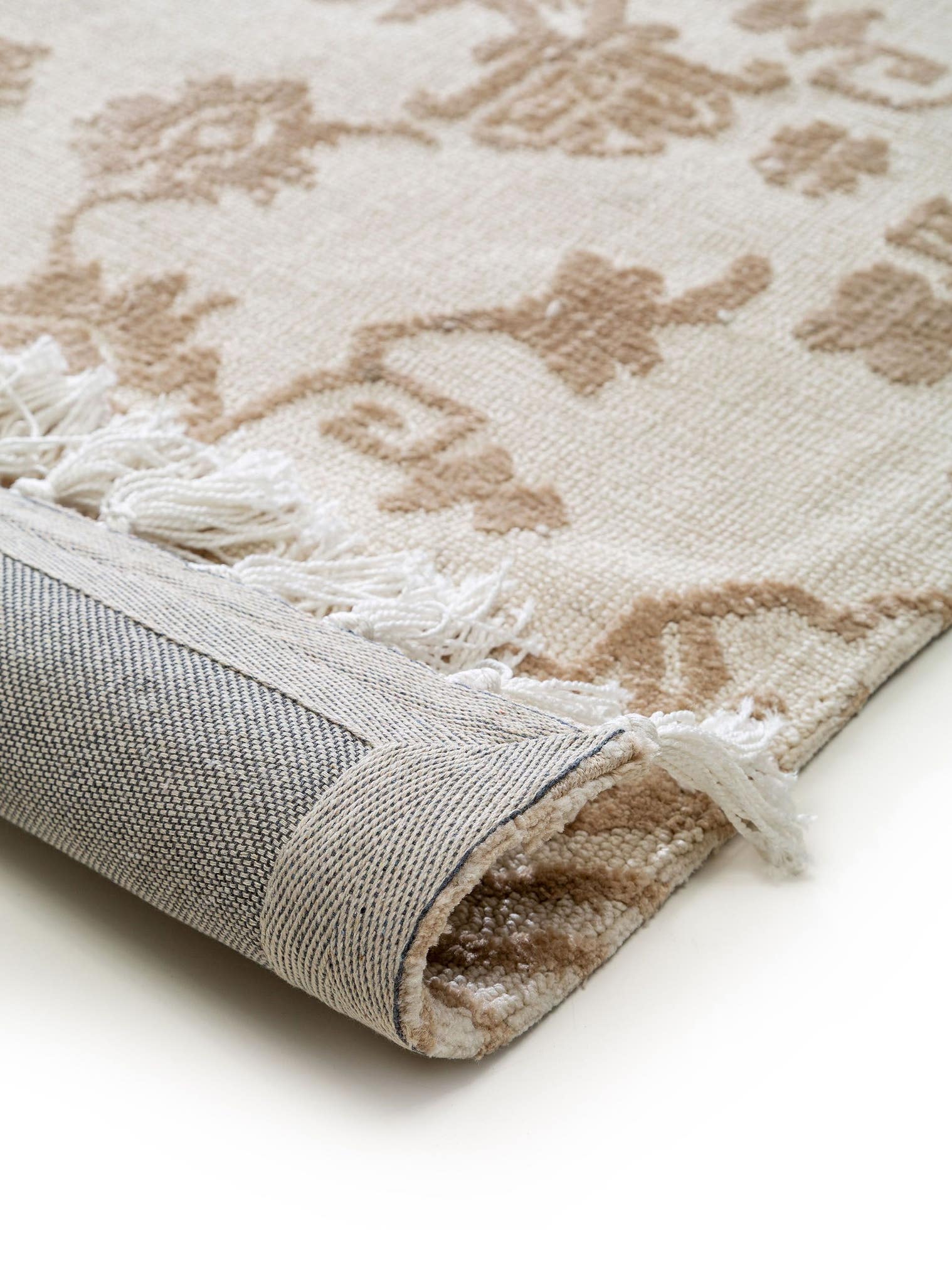 Teppich aus 100% Polyester (Mikrofaser) in Beige mit 6 bis 10 mm hohem Flor von benuta Nest