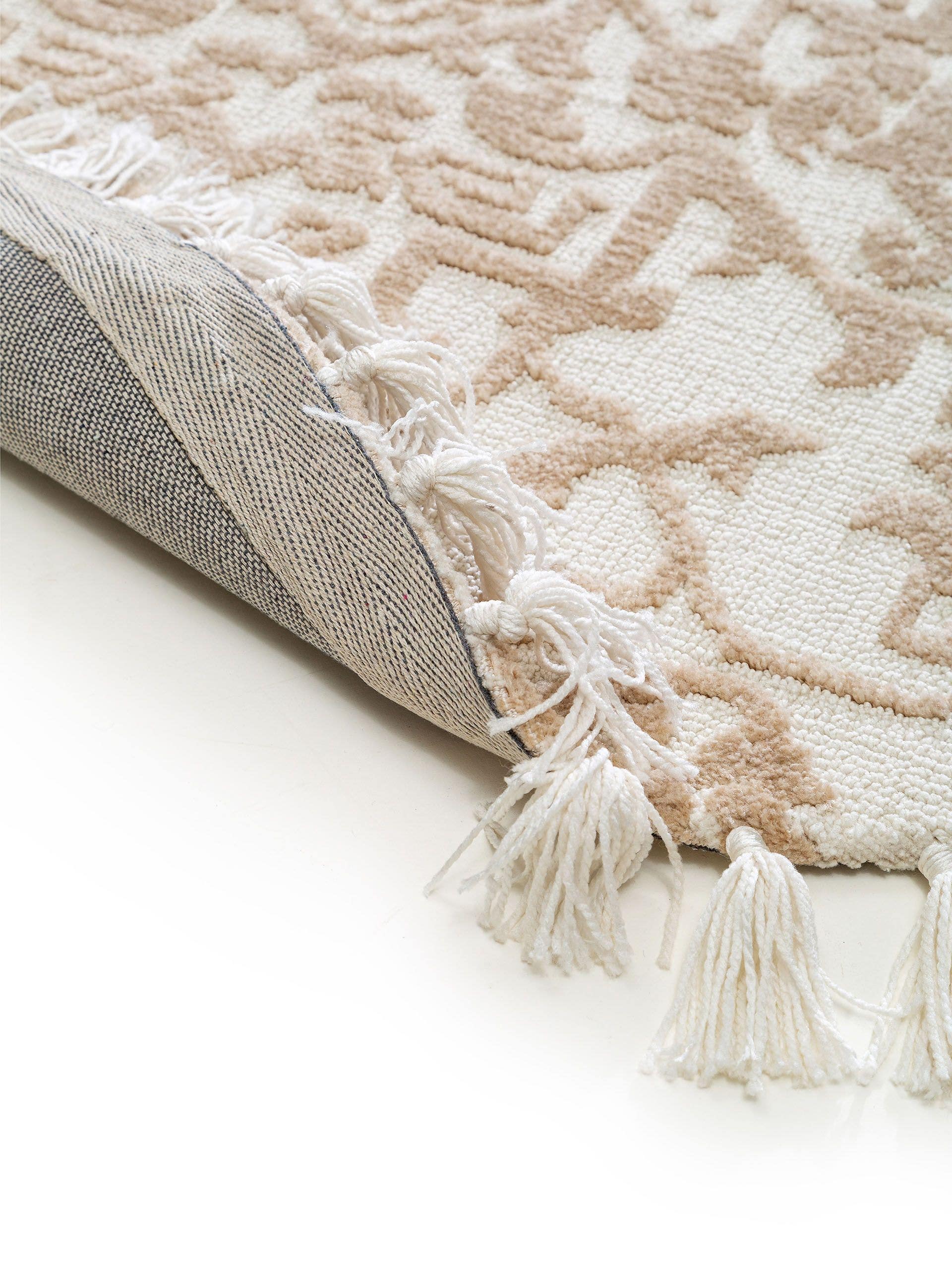 Matta av 100% Polyester (microfiber) i Beige med 6 - 10 mm hög lugg från benuta Nest