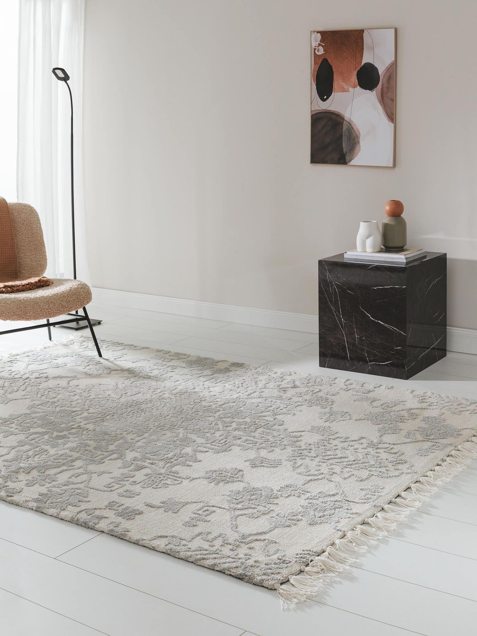 Teppich aus 100% Polyester (Mikrofaser) in Grau mit 6 bis 10 mm hohem Flor von benuta Nest