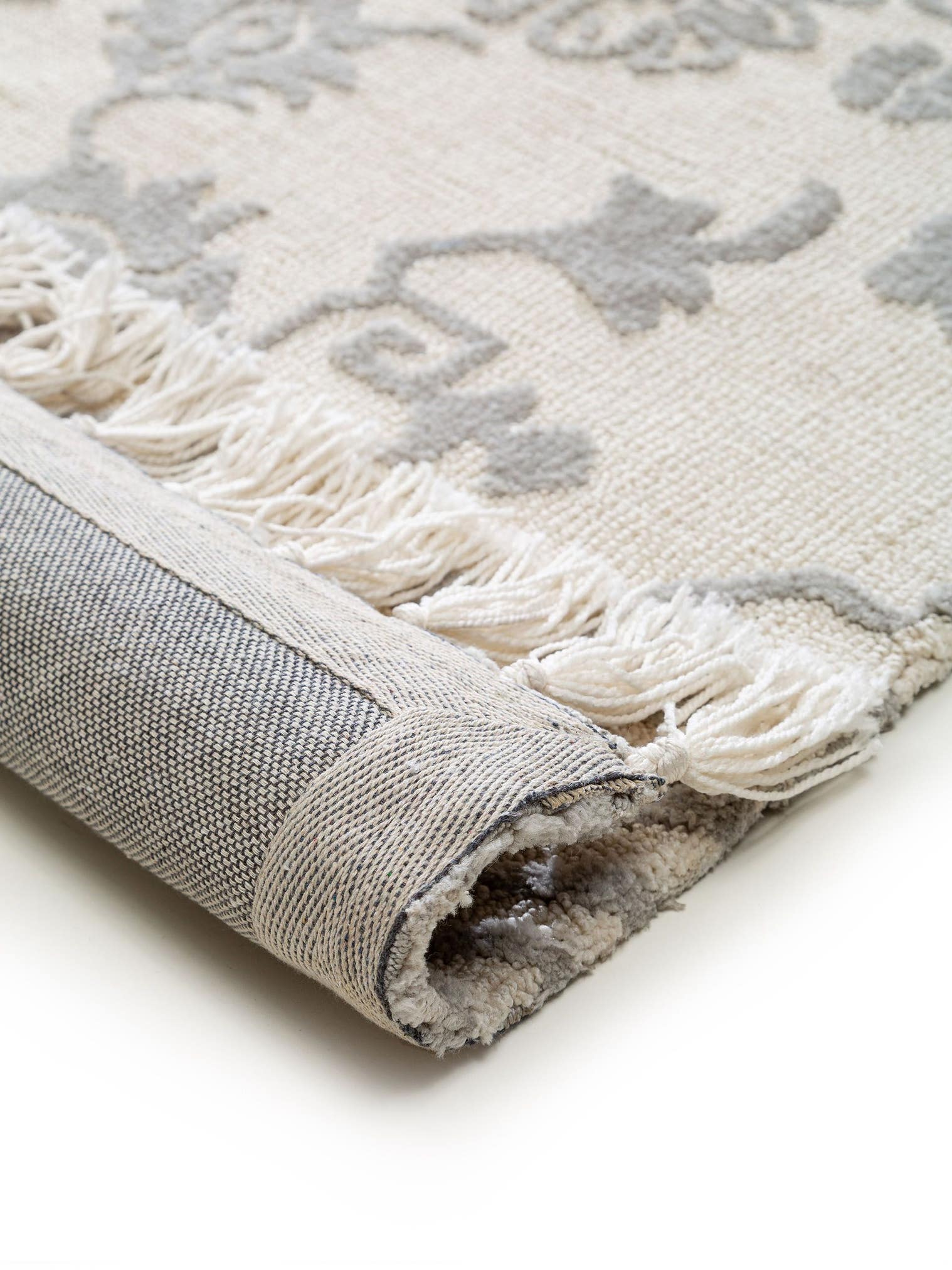 Teppich aus 100% Polyester (Mikrofaser) in Grau mit 6 bis 10 mm hohem Flor von benuta Nest