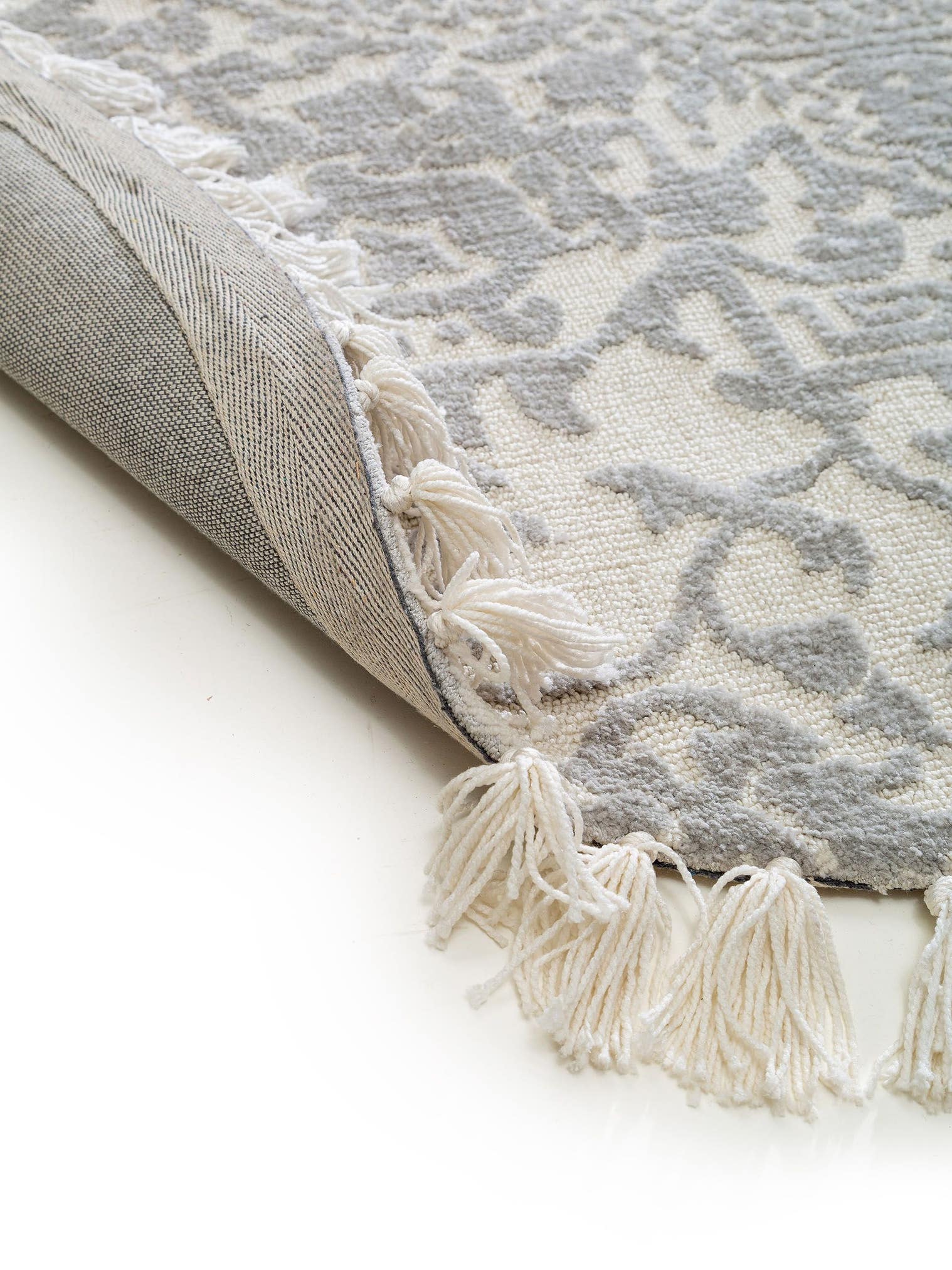 Teppich aus 100% Polyester (Mikrofaser) in Grau mit 6 bis 10 mm hohem Flor von benuta Nest
