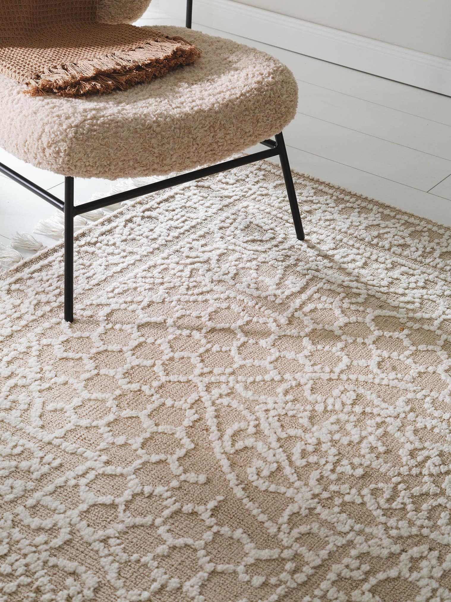 Teppich aus 100% Polyester (Mikrofaser) in Beige mit 6 bis 10 mm hohem Flor von benuta Nest