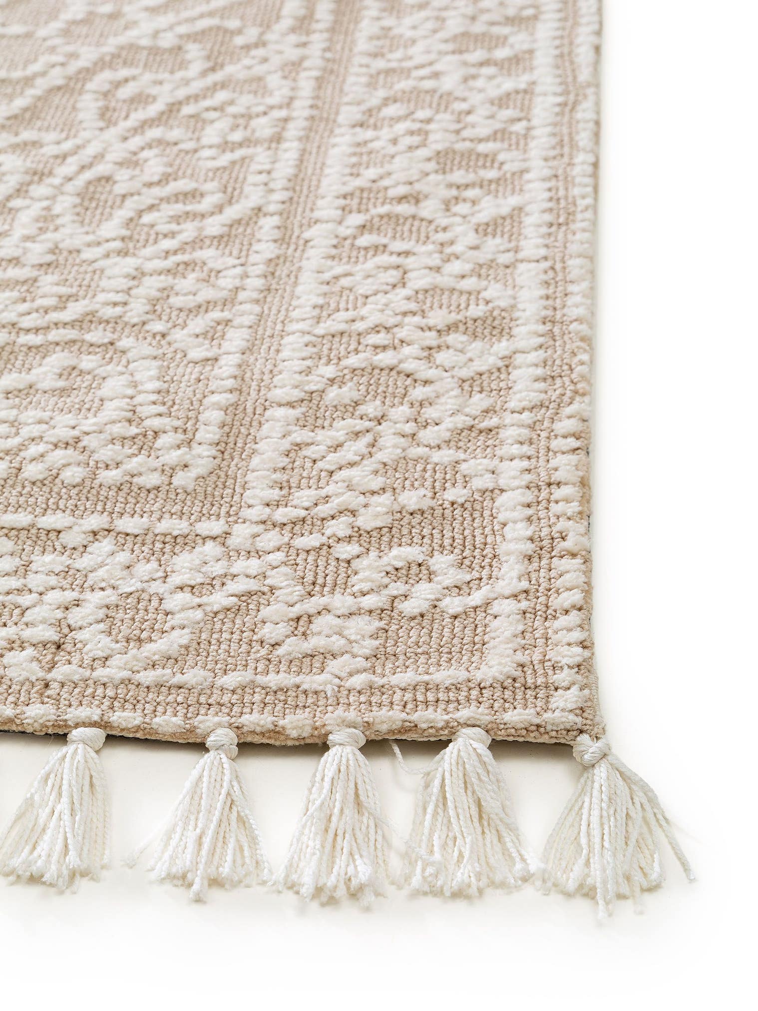Teppich aus 100% Polyester (Mikrofaser) in Beige mit 6 bis 10 mm hohem Flor von benuta Nest