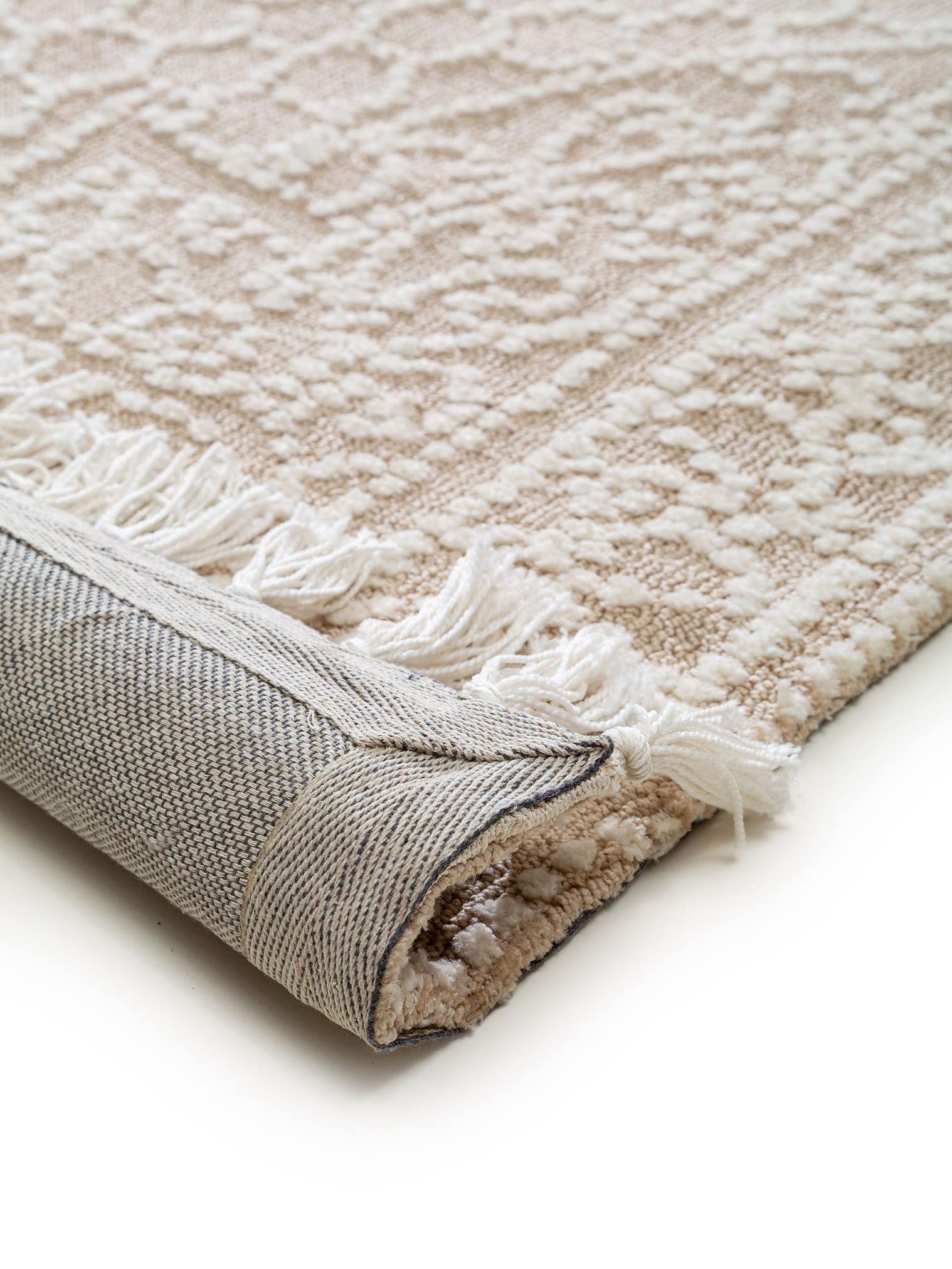 Teppich aus 100% Polyester (Mikrofaser) in Beige mit 6 bis 10 mm hohem Flor von benuta Nest