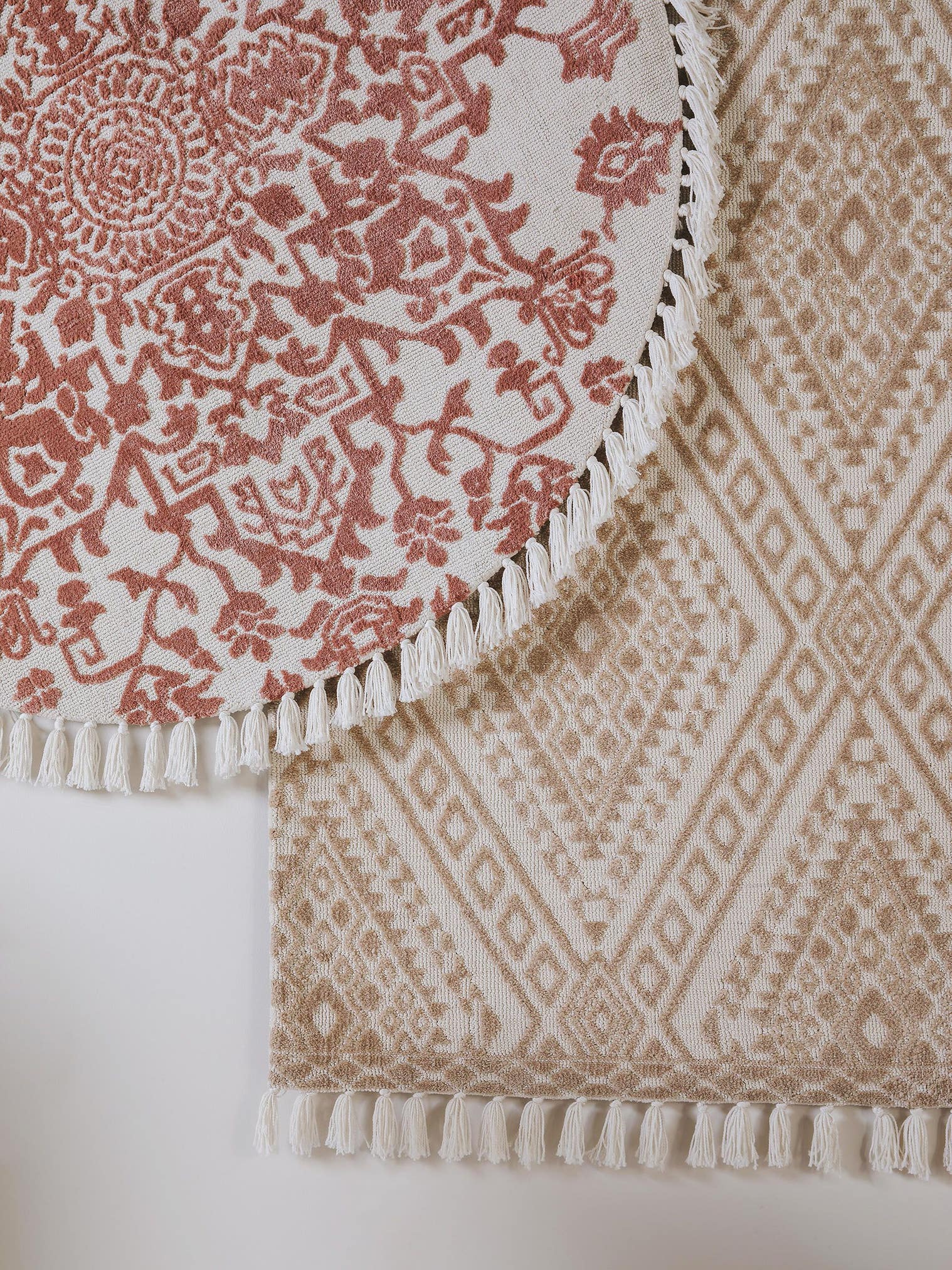 Teppich aus 100% Polyester (Mikrofaser) in Beige mit 6 bis 10 mm hohem Flor von benuta Nest