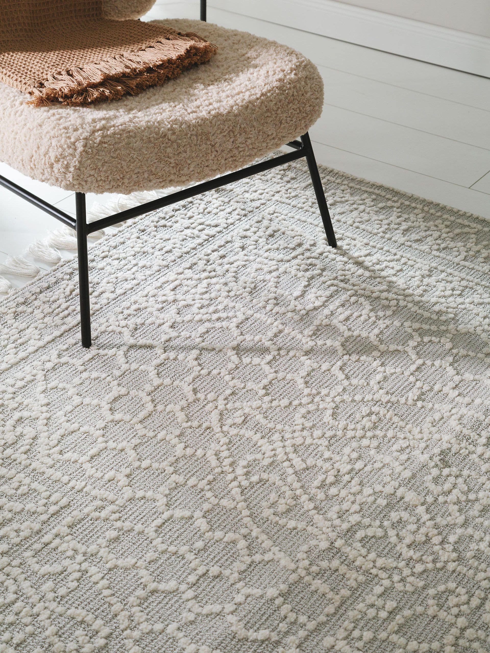 Rug made of 100% Polyester (Microfiber) in Grey with a 6 - 10 mm high pile by benuta Nest