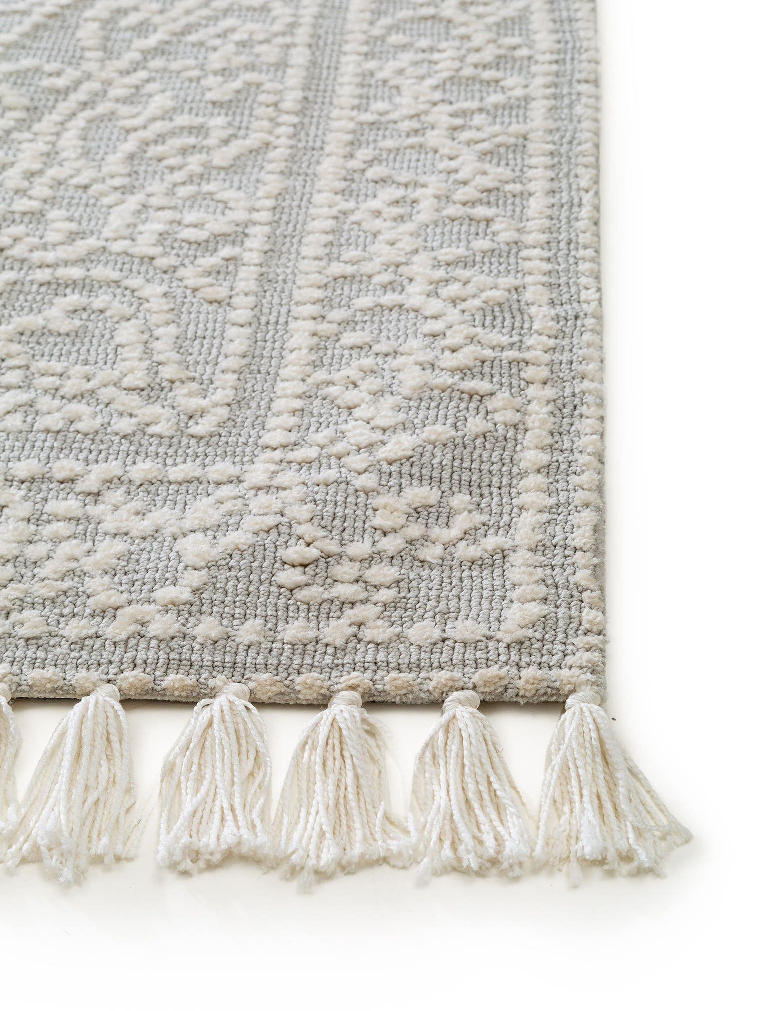 Teppich aus 100% Polyester (Mikrofaser) in Grau mit 6 bis 10 mm hohem Flor von benuta Nest