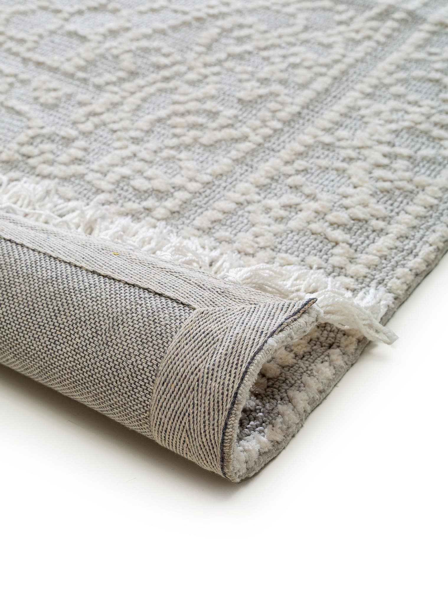 Teppich aus 100% Polyester (Mikrofaser) in Grau mit 6 bis 10 mm hohem Flor von benuta Nest