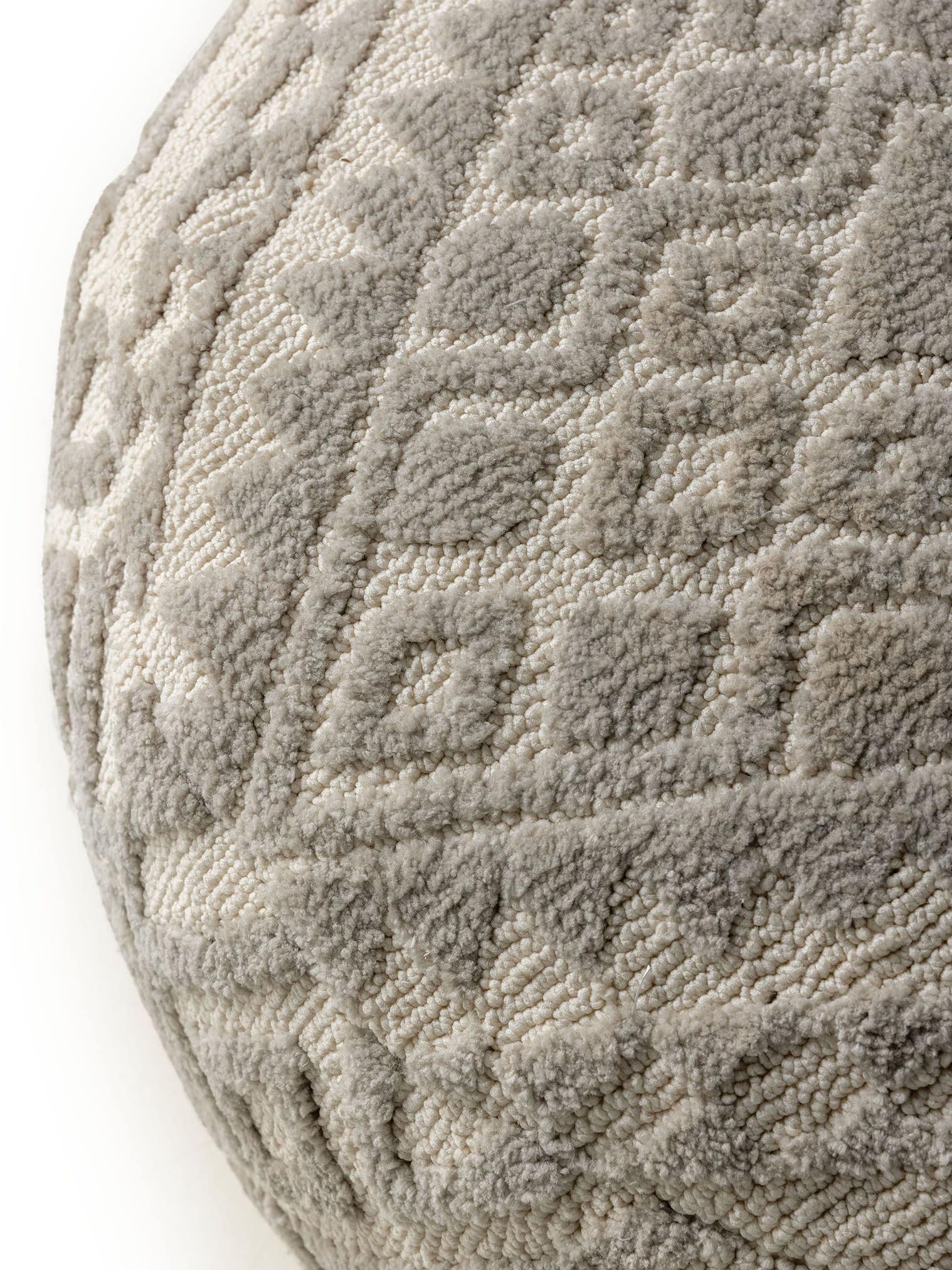 Pouf Elias Grey im Design Ornamental aus 100% Polyester (Microfiber) von benuta Nest