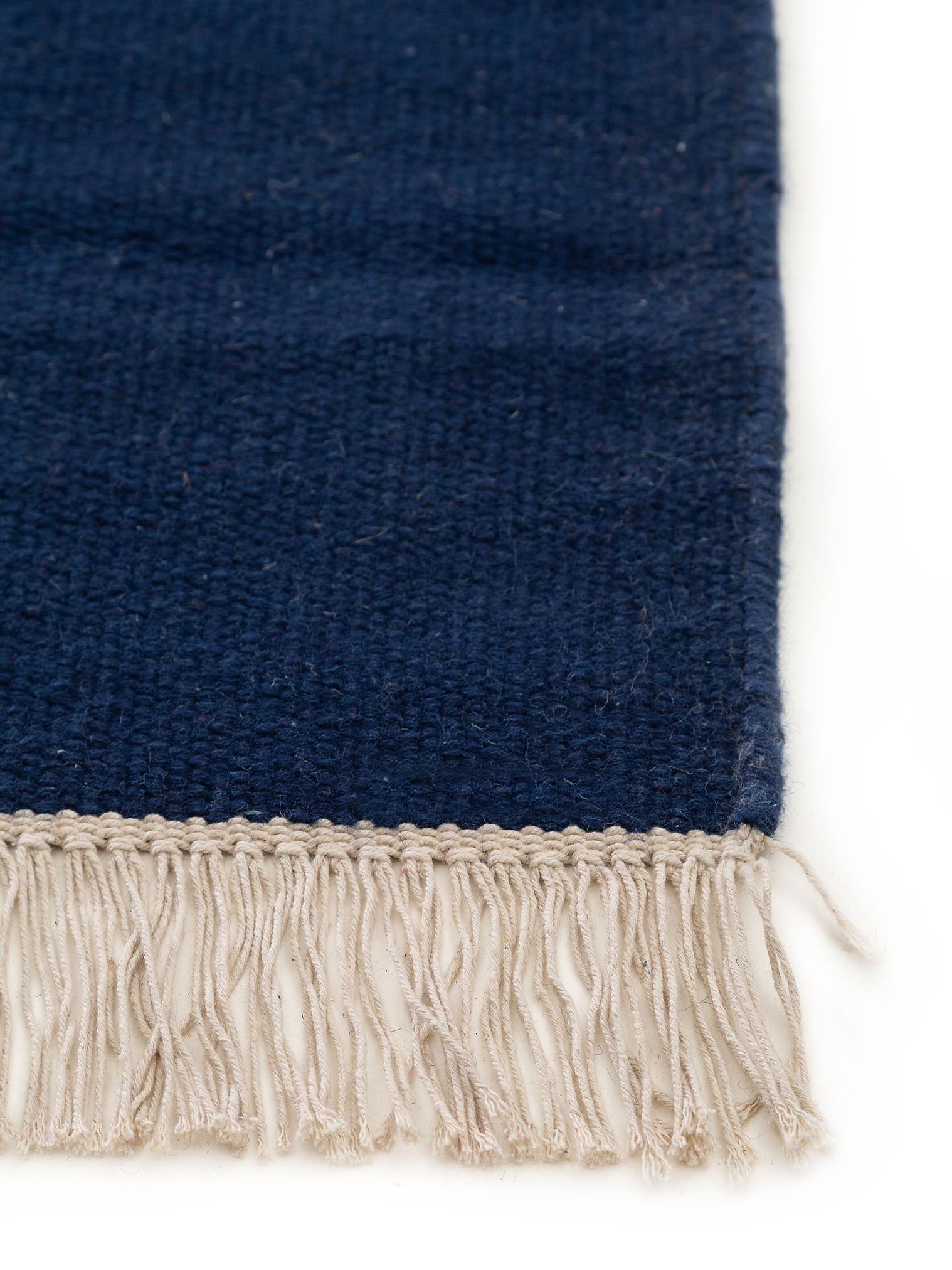 Teppich aus 80% Wolle, 20% Baumwolle in Blau mit bis 5 mm hohem Flor von benuta Pop