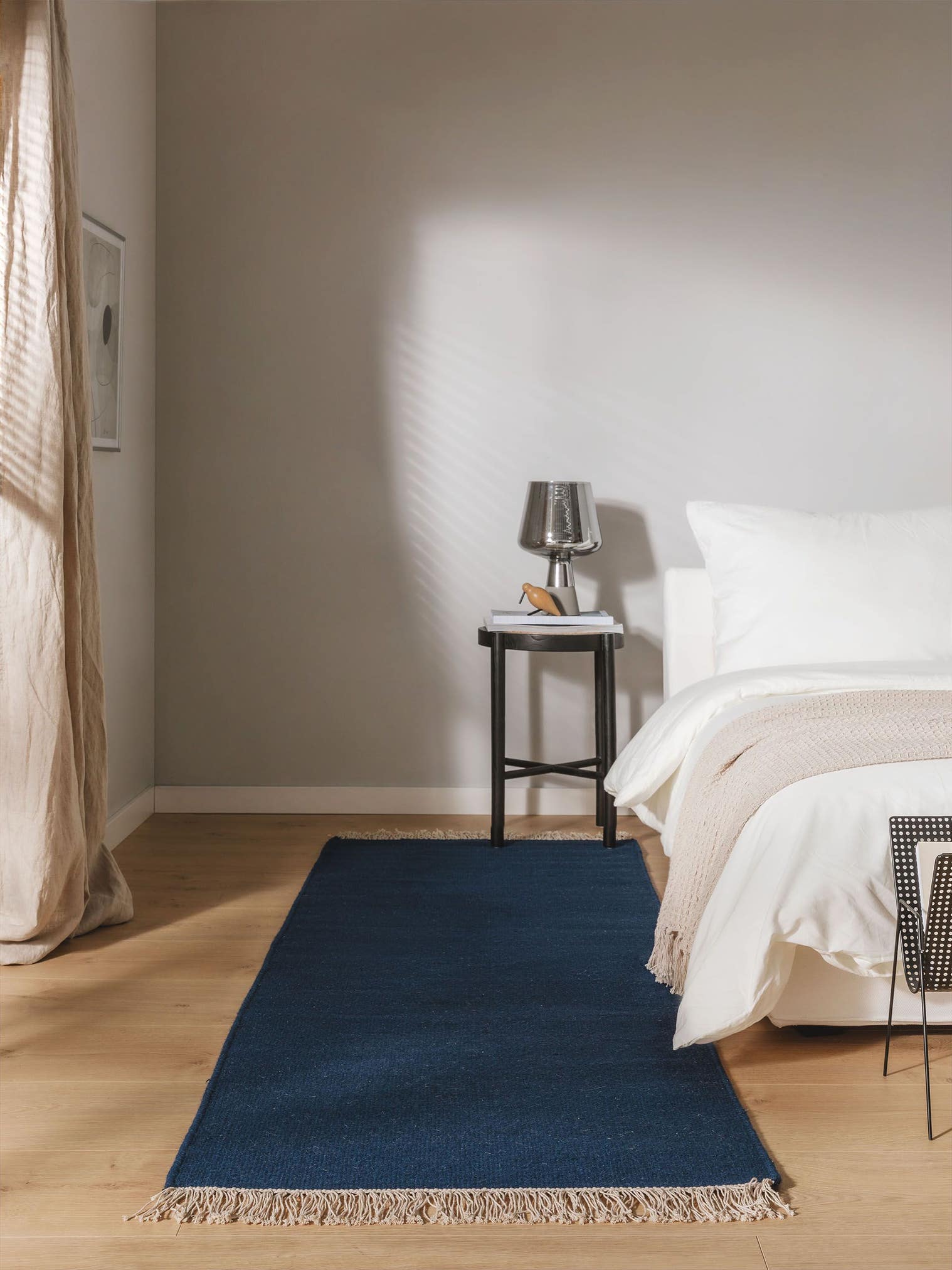 Teppich aus 80% Wolle, 20% Baumwolle in Blau mit bis 5 mm hohem Flor von benuta Pop