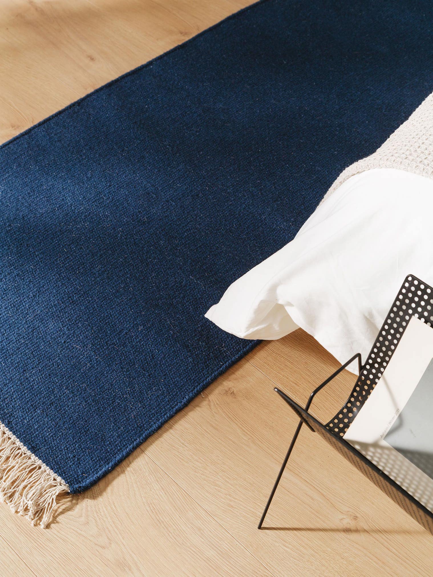 Teppich aus 80% Wolle, 20% Baumwolle in Blau mit bis 5 mm hohem Flor von benuta Pop