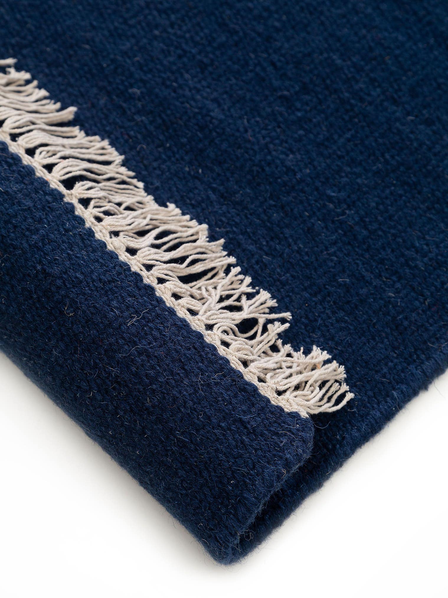Teppich aus 80% Wolle, 20% Baumwolle in Blau mit bis 5 mm hohem Flor von benuta Pop