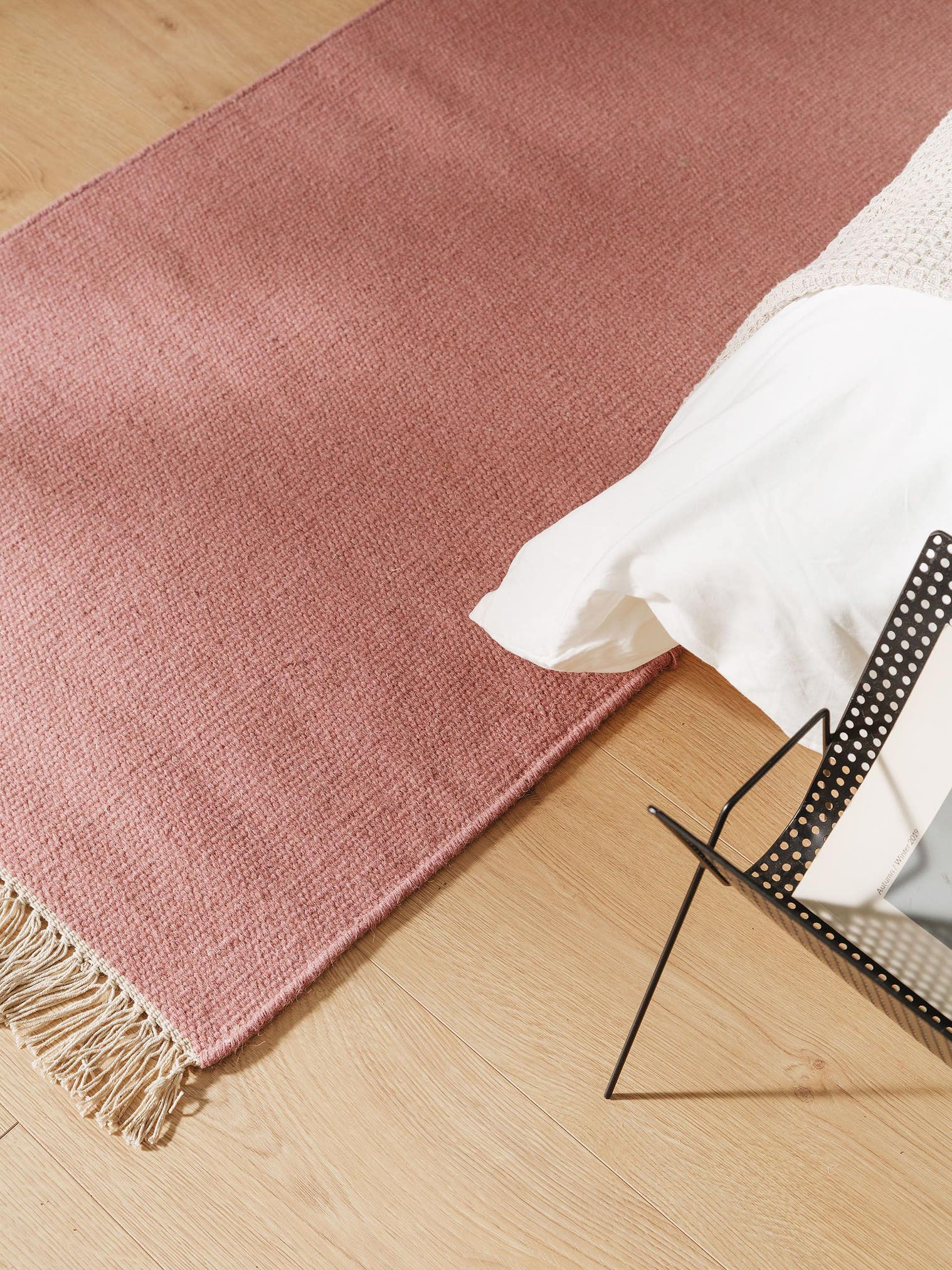 Rug made of 80% wool, 20% cotton in Pink with a 1- 5 mm high pile by benuta Pop