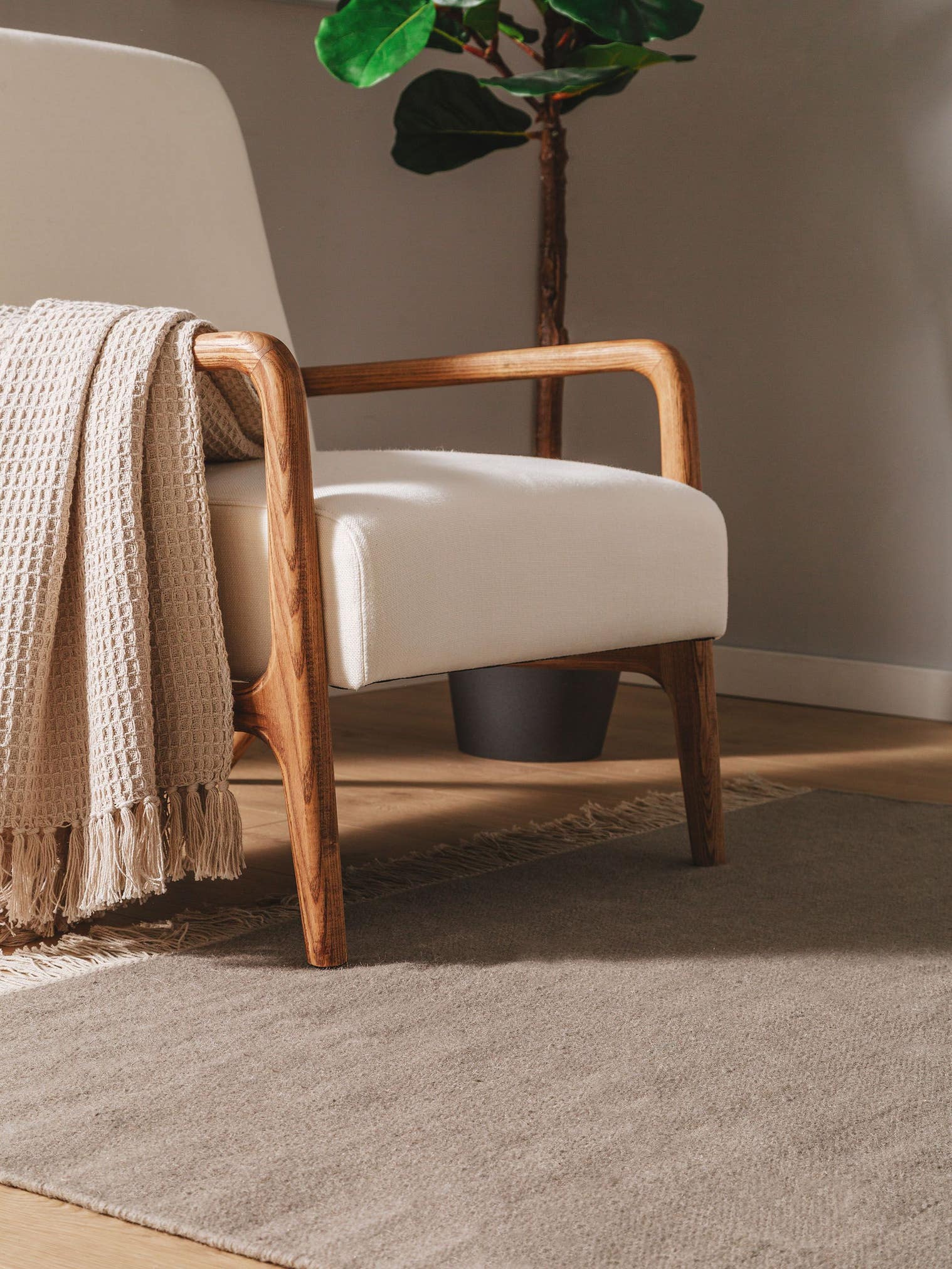 Rug made of 80% wool, 20% cotton in Grey with a 1- 5 mm high pile by benuta Pop