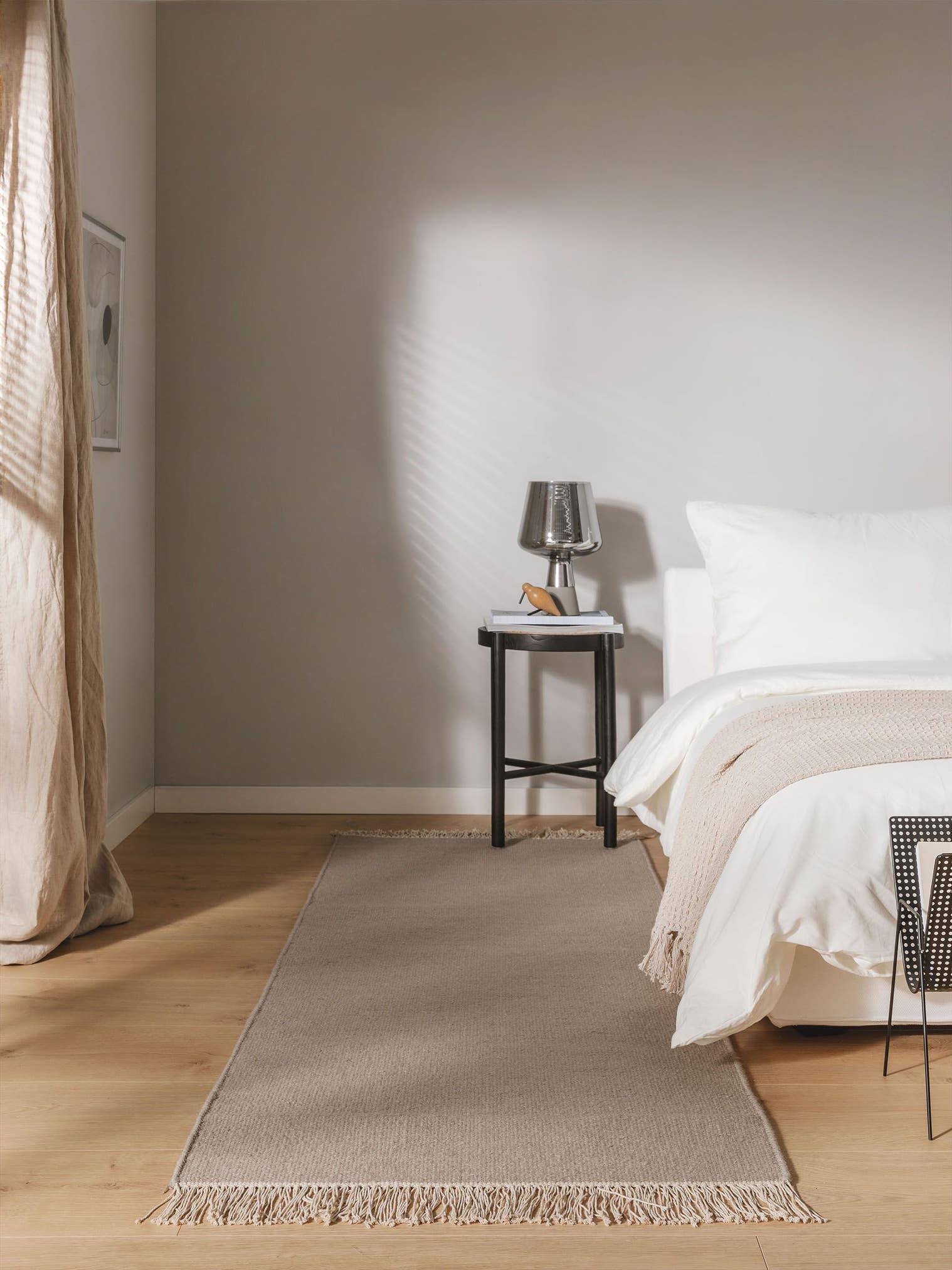 Teppich aus 80% Wolle, 20% Baumwolle in Grau mit bis 5 mm hohem Flor von benuta Pop