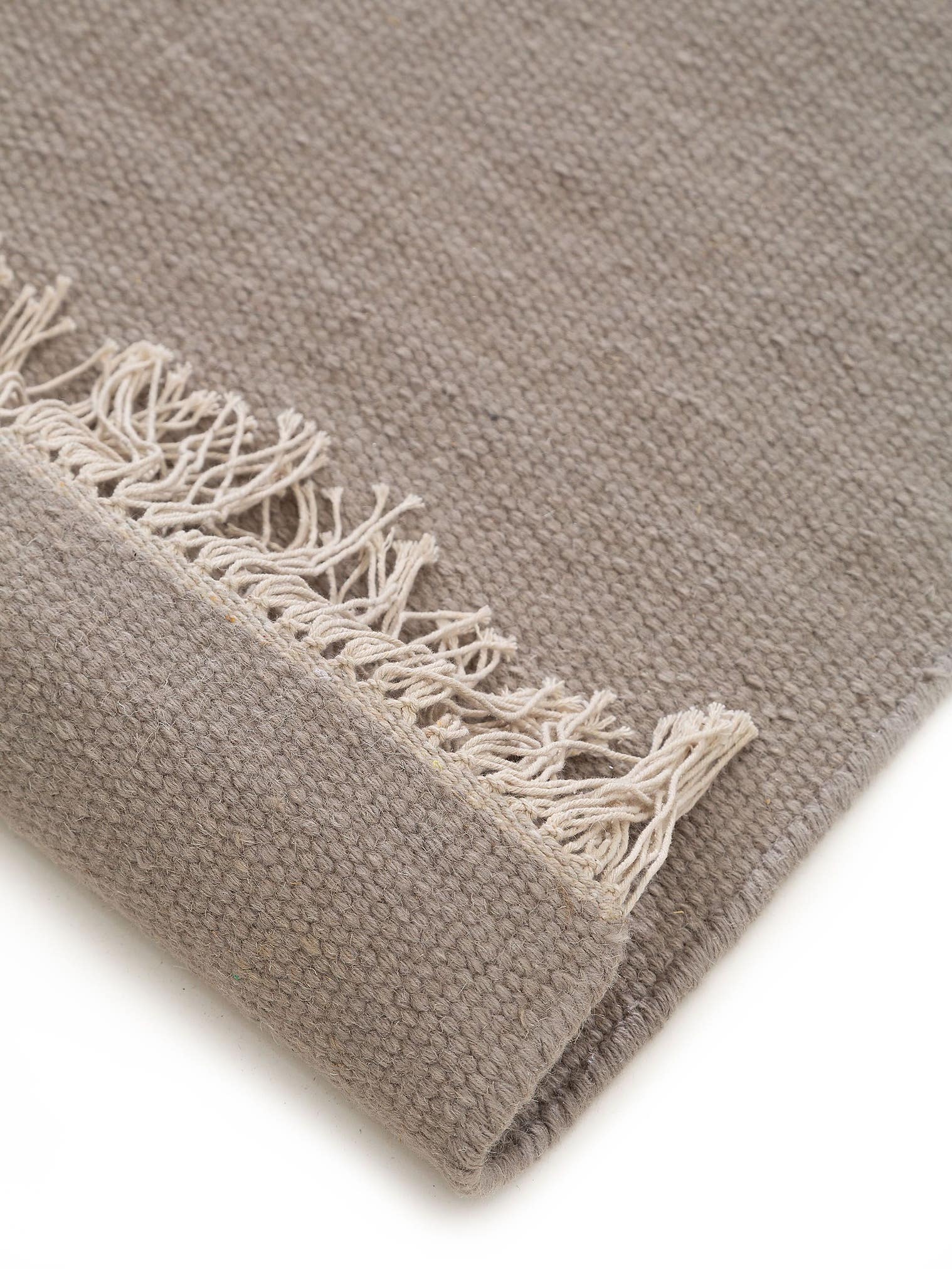 Teppich aus 80% Wolle, 20% Baumwolle in Grau mit bis 5 mm hohem Flor von benuta Pop