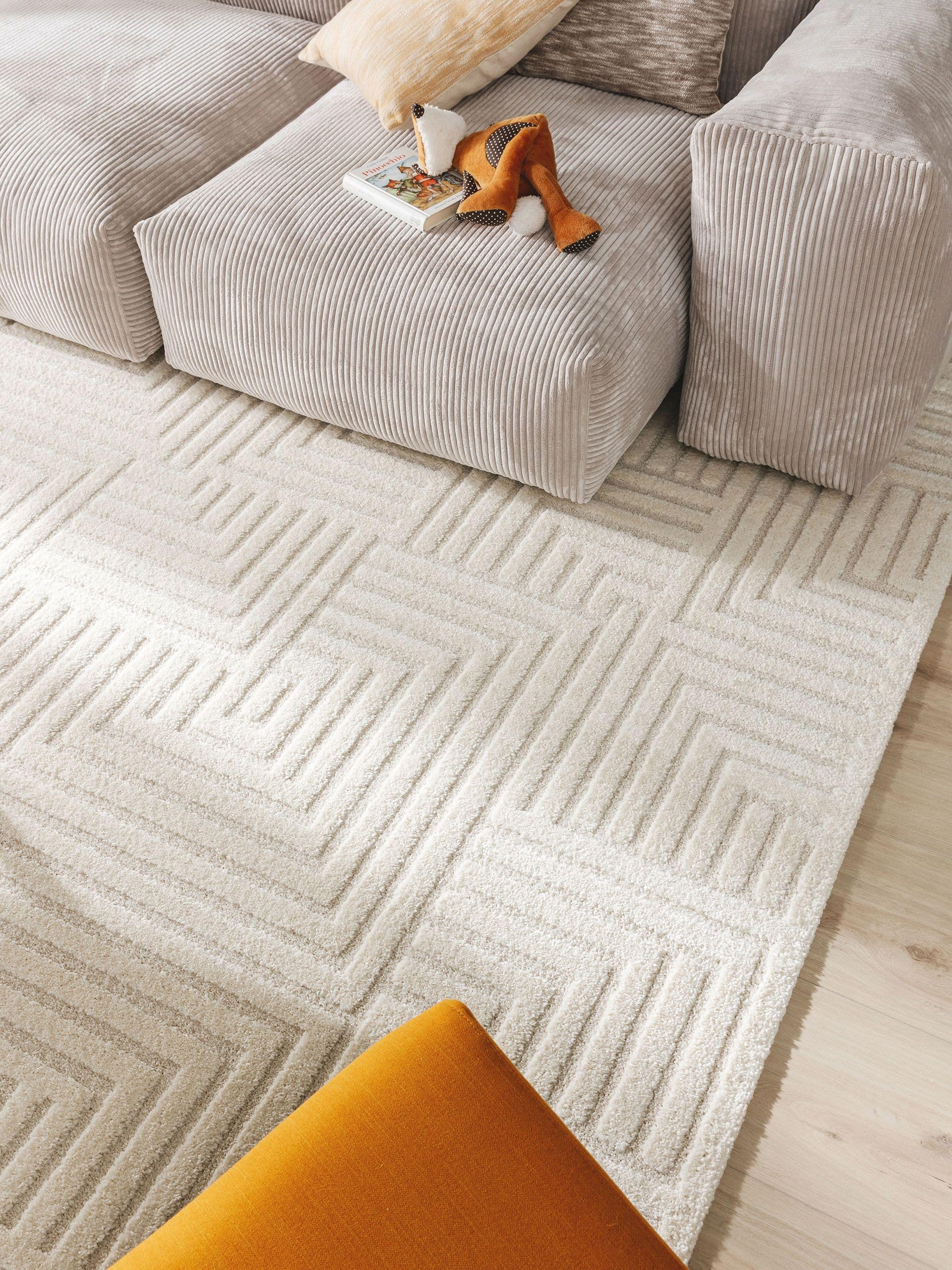 Matta av 60% polypropen, 40% polyester i Beige med 11 - 20 mm hög lugg från benuta Nest