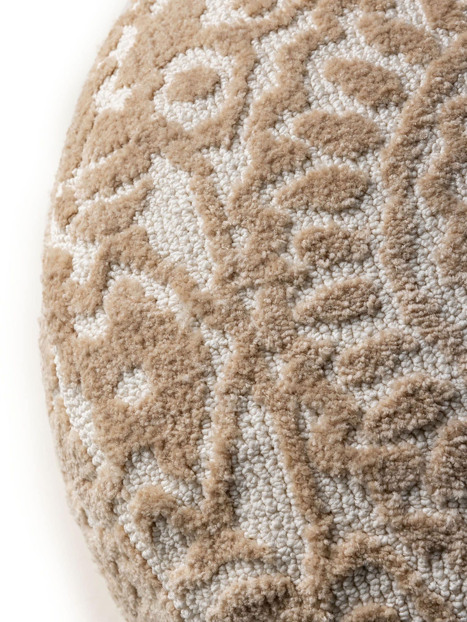 Pouf Elias Beige im Design Ornament aus 100% Polyester (Mikrofaser) von benuta Nest