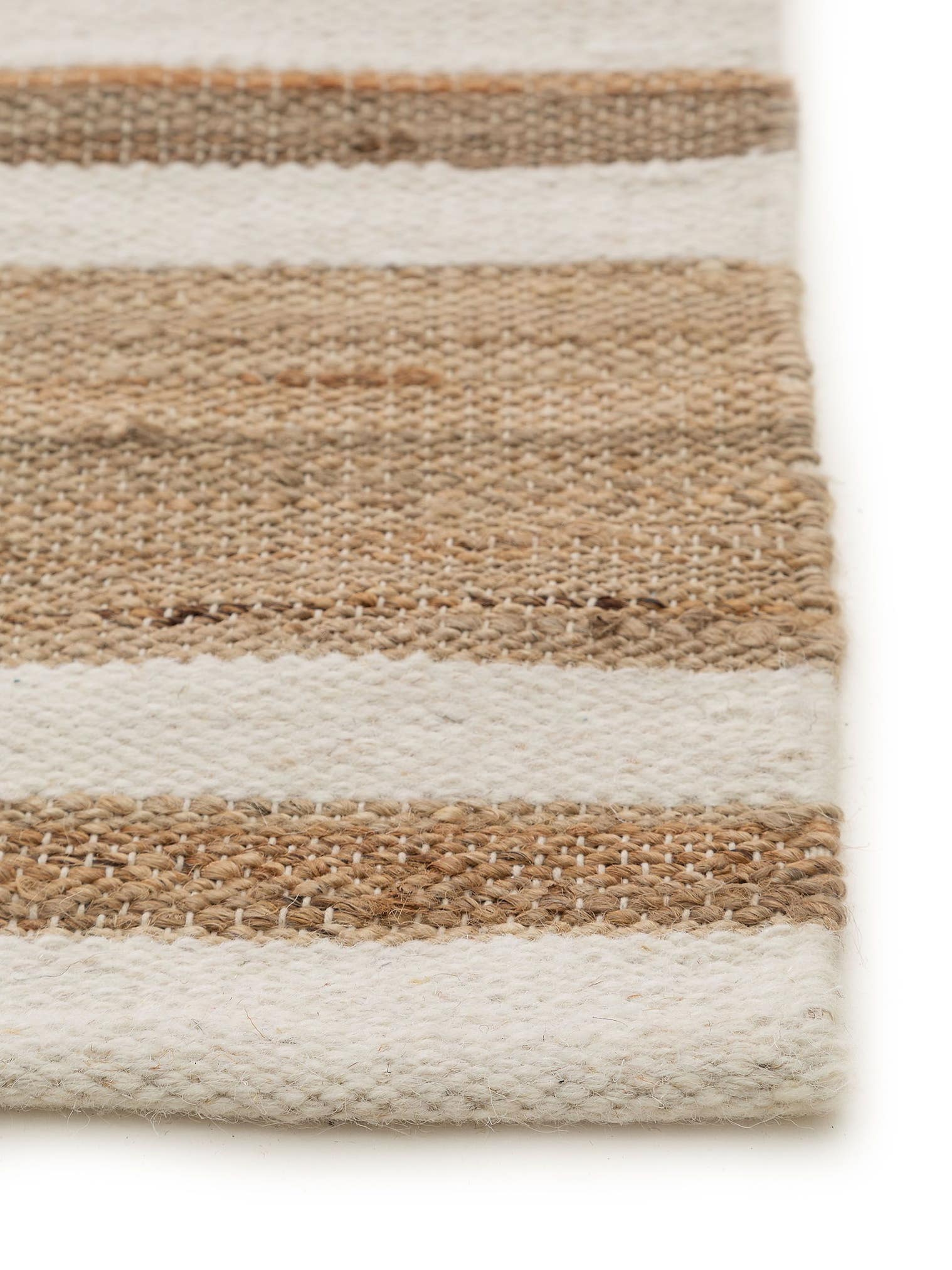 Rug made of 45% Wool, 35% Jute, 20% Cotton in White with a 1- 5 mm high pile by benuta Pure