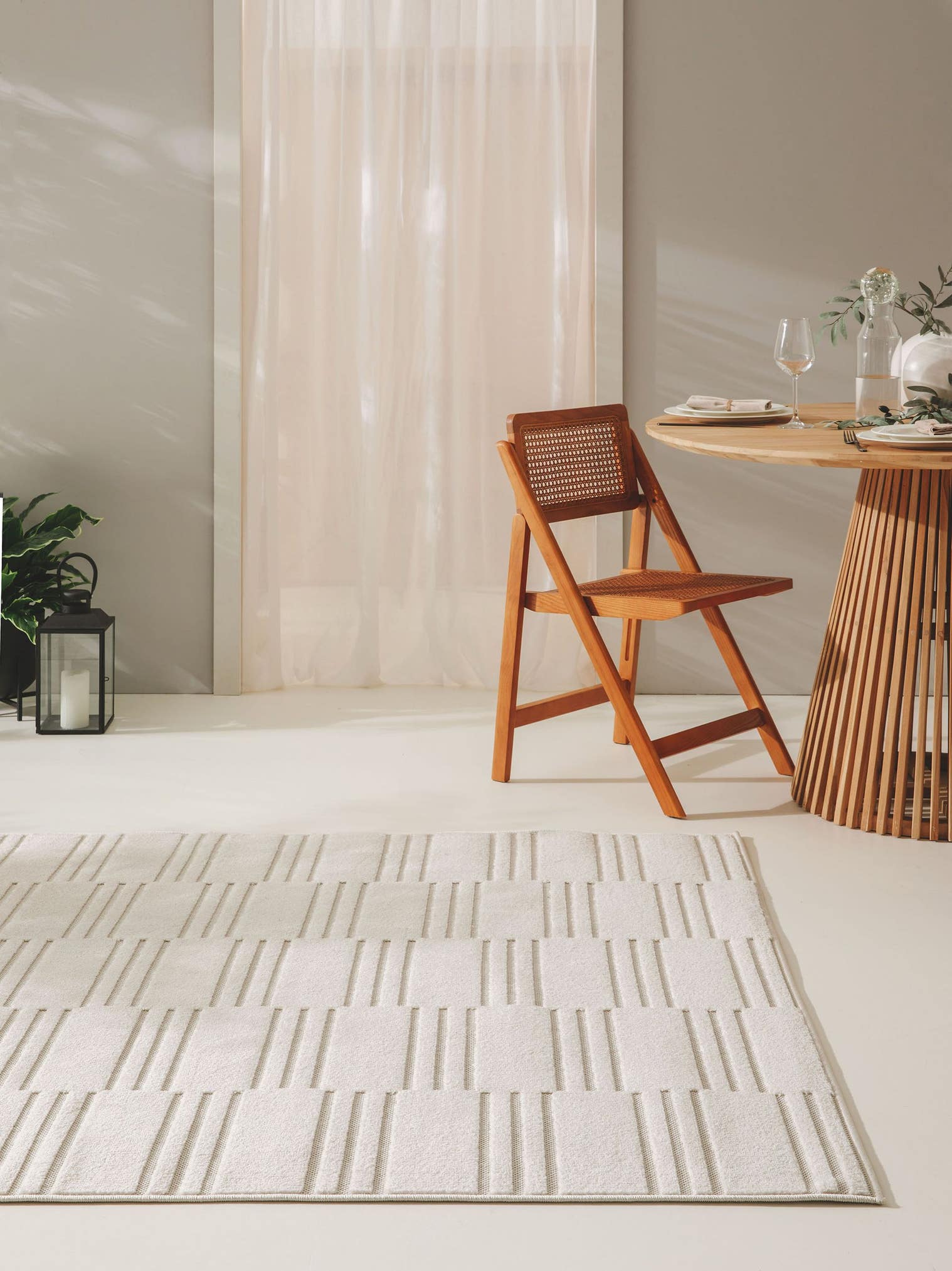 Teppich aus 100% Polypropylen in Weiß mit 6 bis 10 mm hohem Flor von benuta