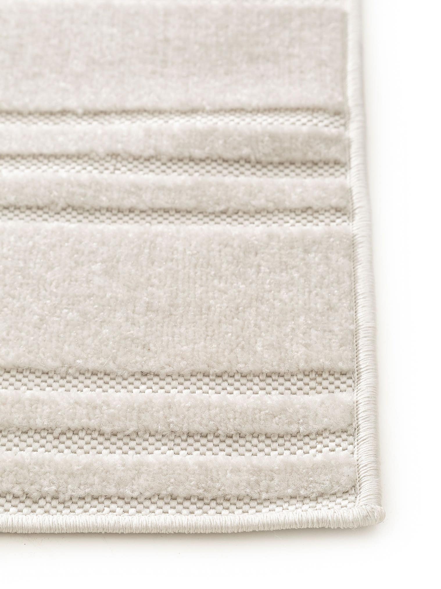 Teppich aus 100% Polypropylen in Weiß mit 6 bis 10 mm hohem Flor von benuta